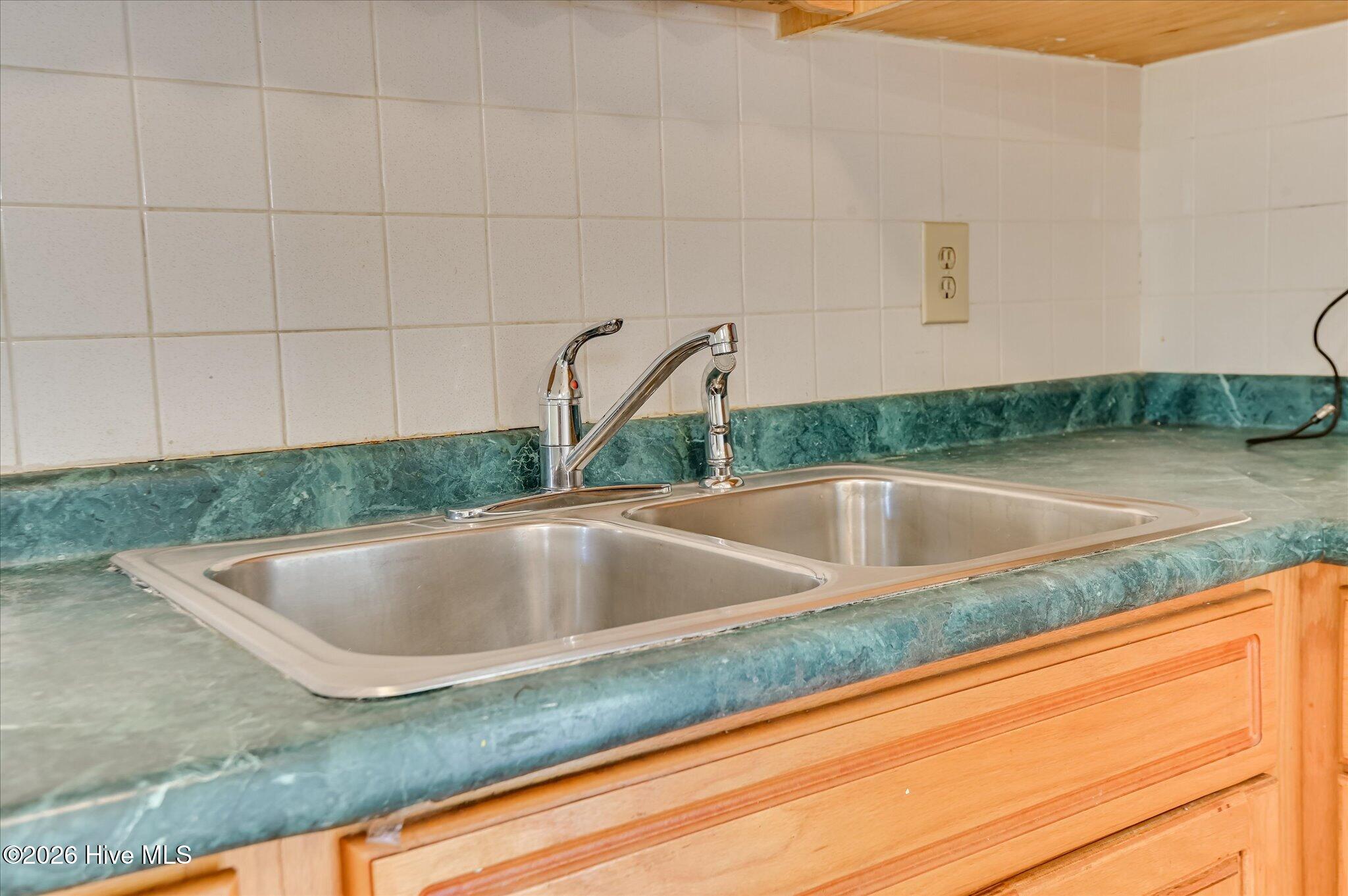 2083 Hillsinger Road Property Photo 11