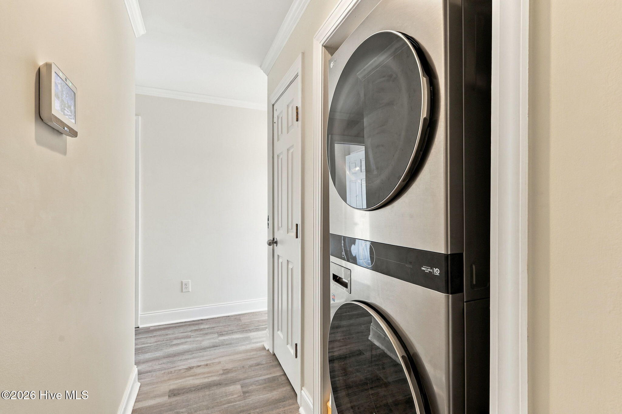 106 Willis Avenue B Property Photo 14