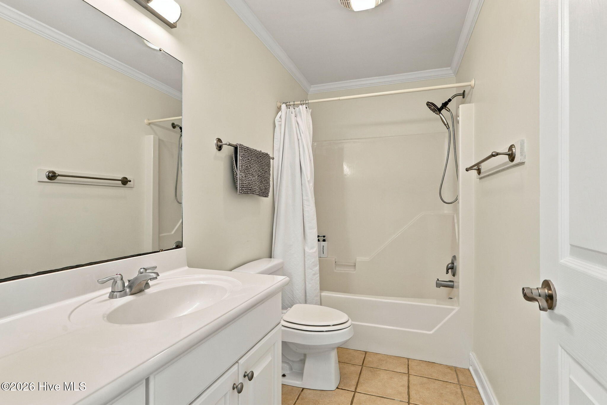 106 Willis Avenue B Property Photo 18