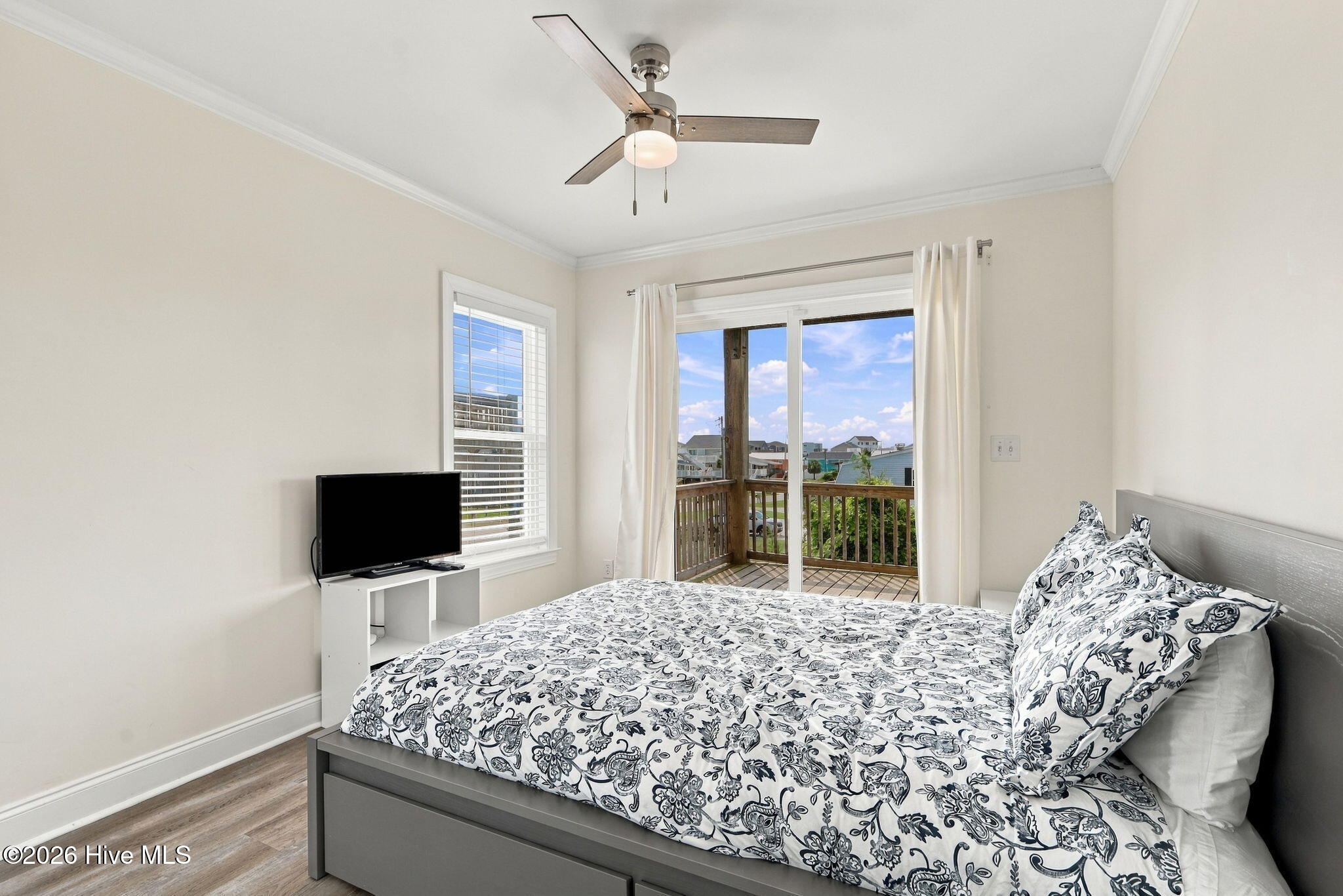 106 Willis Avenue B Property Photo 23