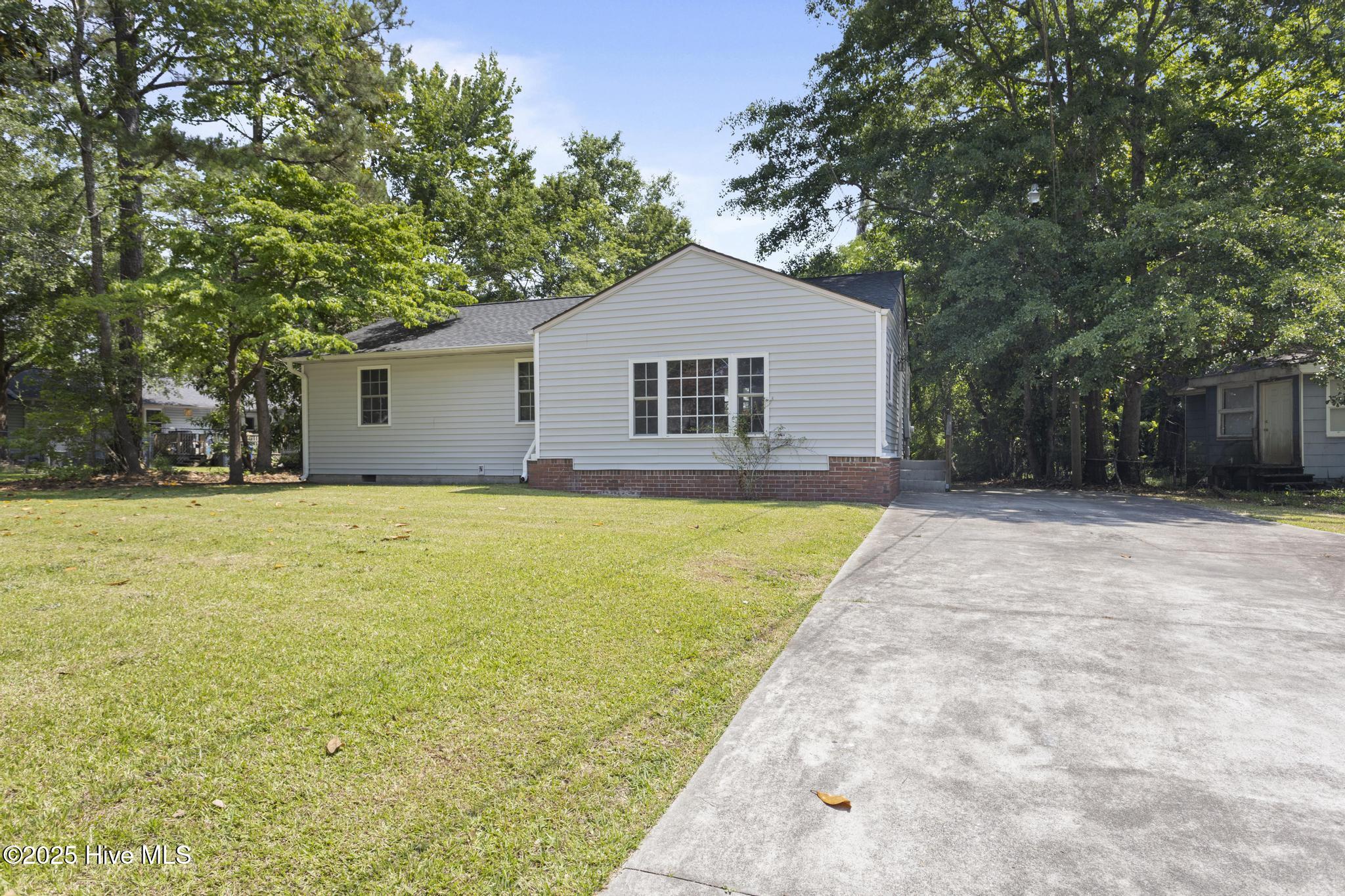 404 Dogwood Lane Property Photo 2