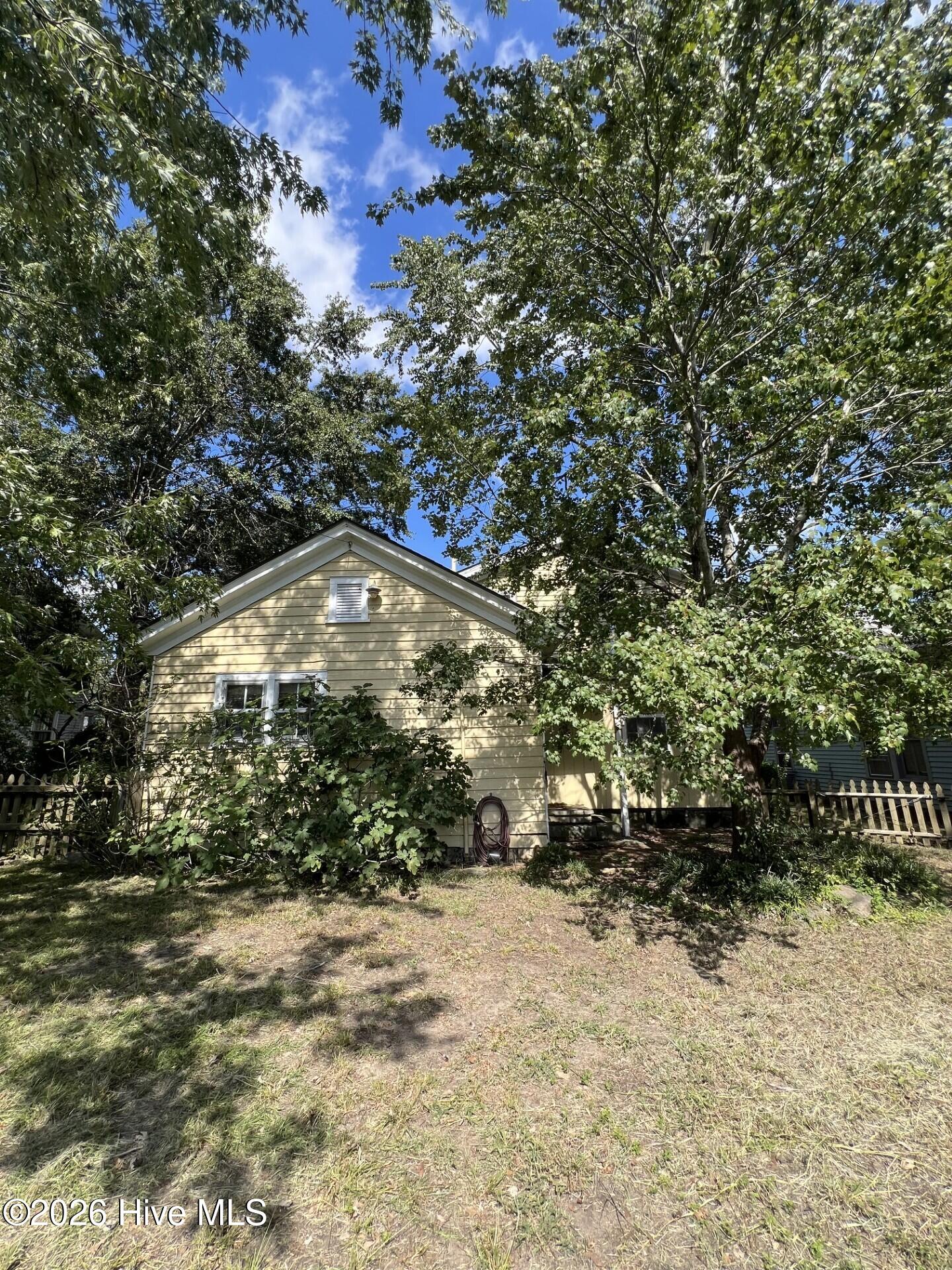 609 E Main Street Property Photo 6