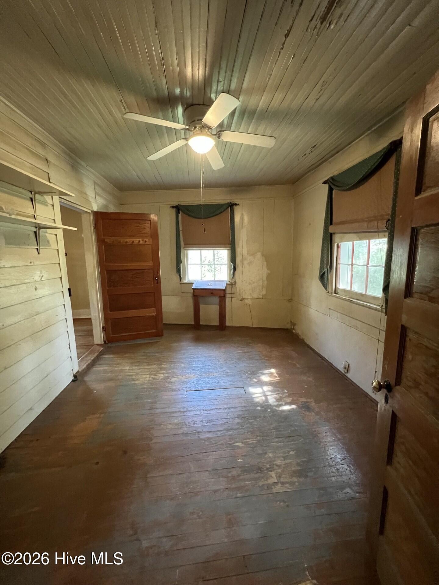 609 E Main Street Property Photo 13