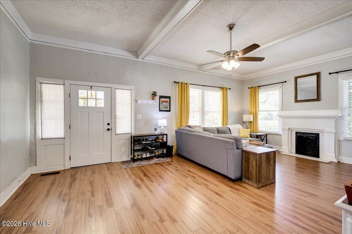 307 W 7th Street Property Photo 8