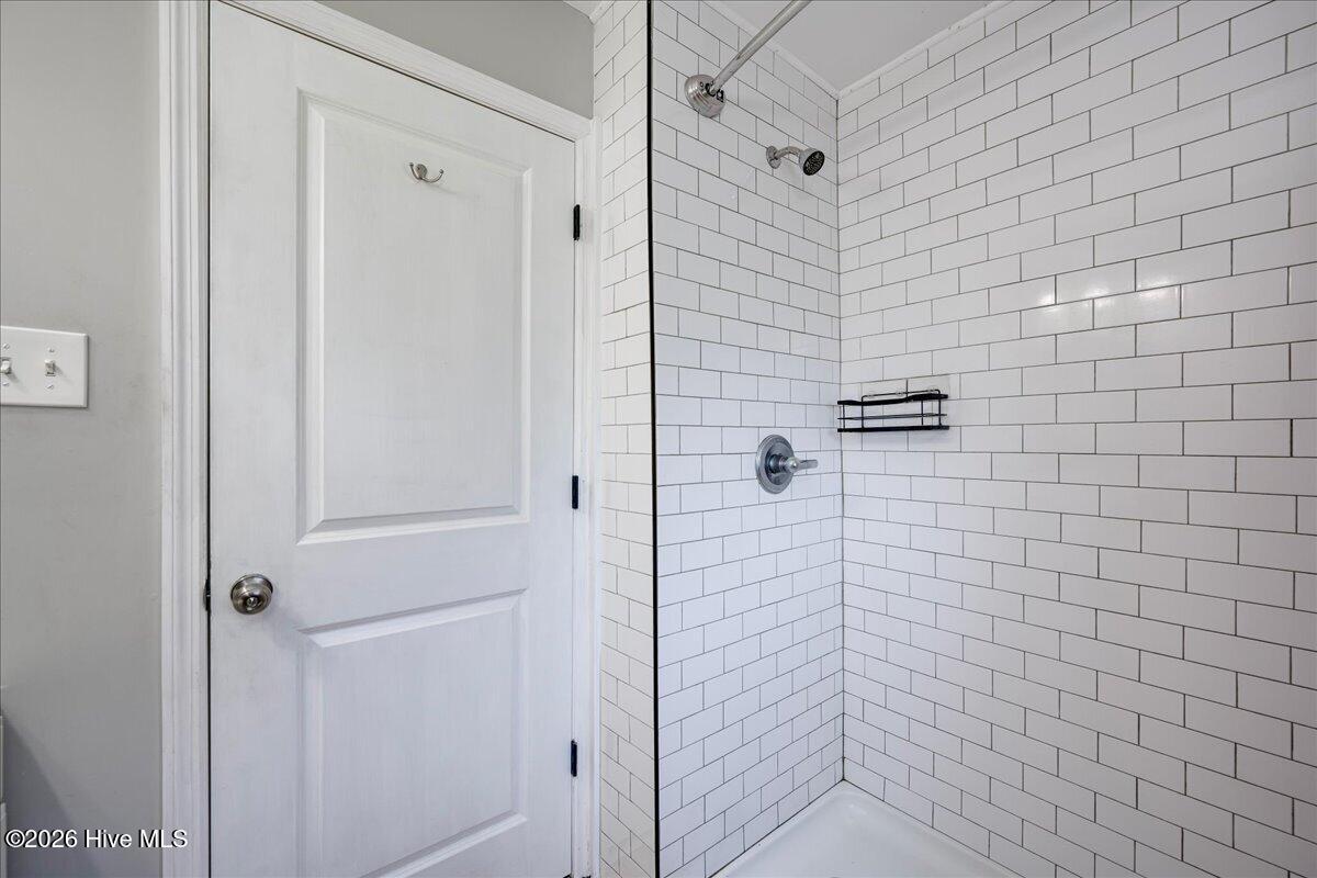 307 W 7th Street Property Photo 18