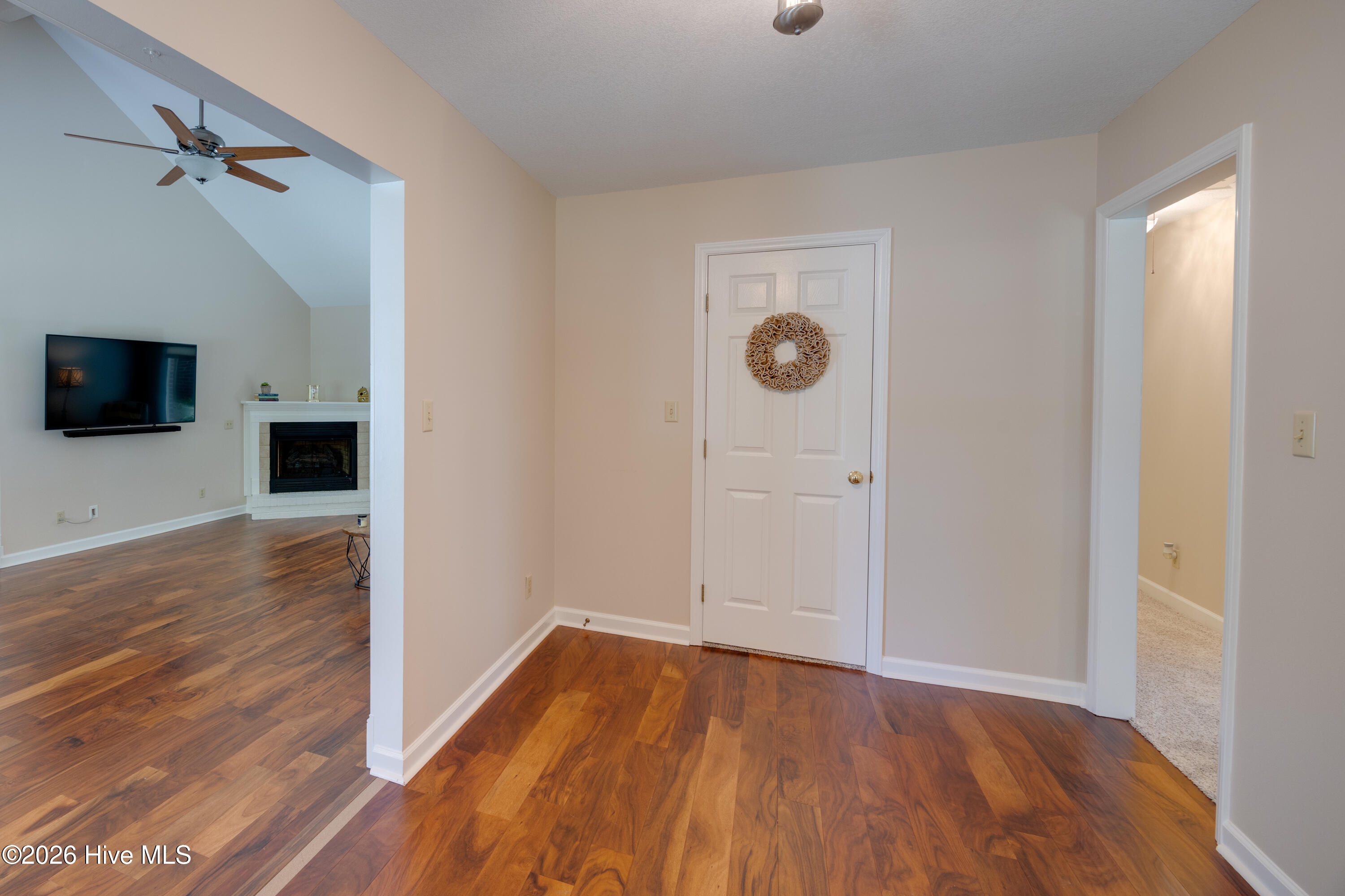 320 S Wedgewood Drive Property Photo 4