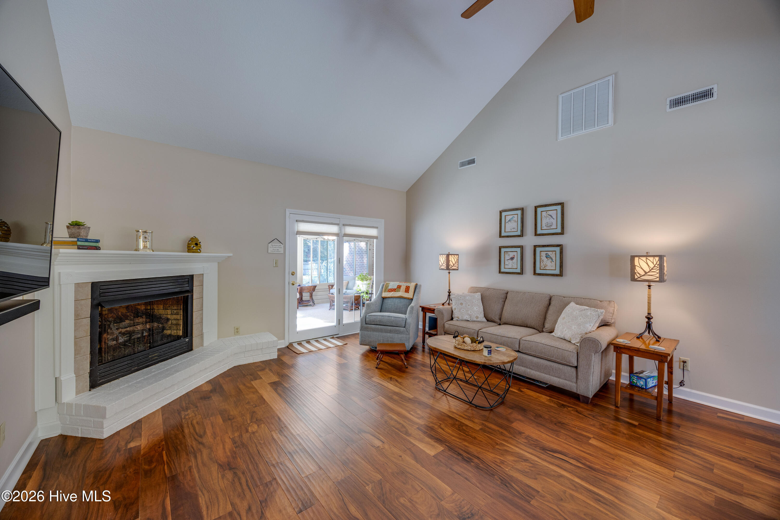 320 S Wedgewood Drive Property Photo 6