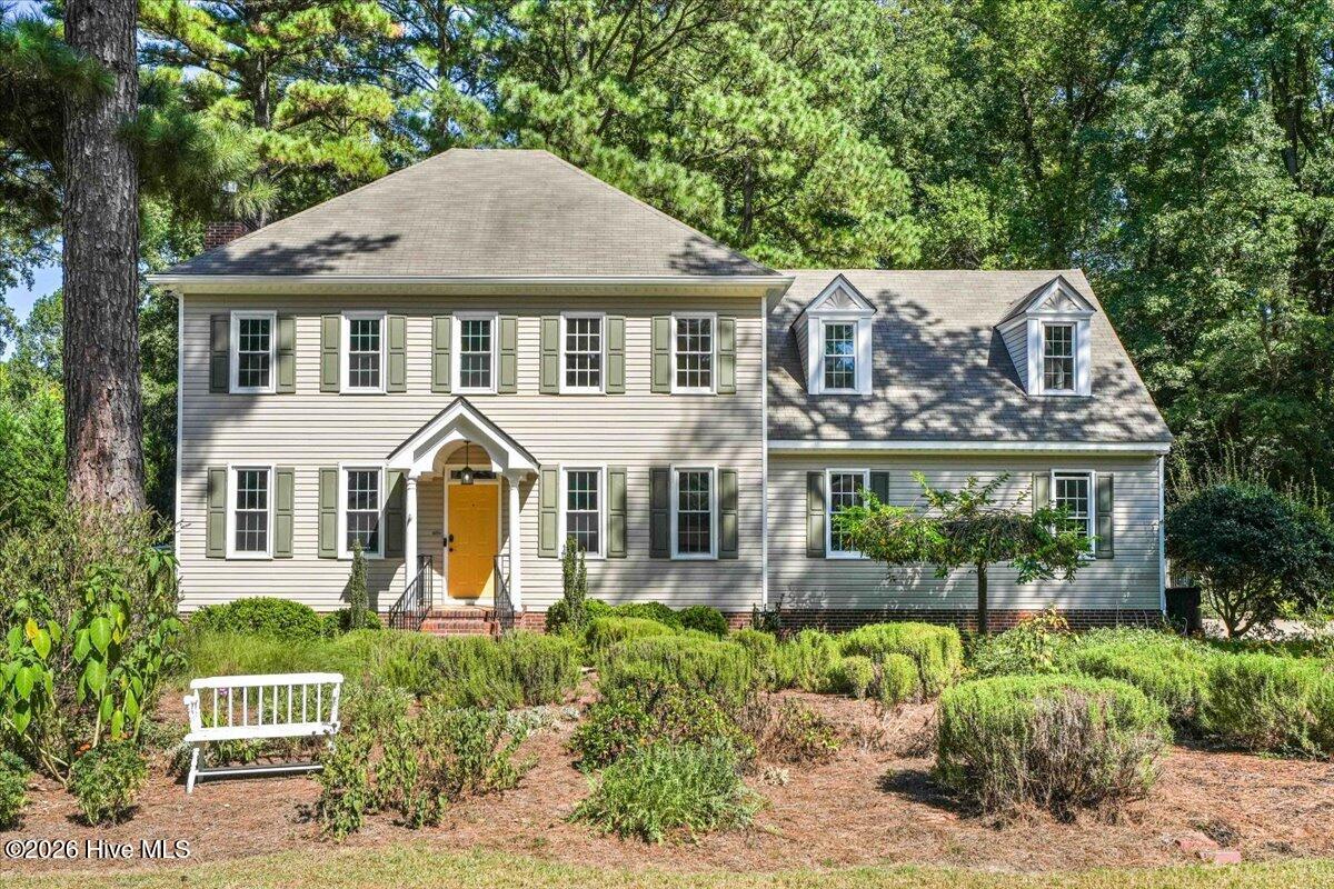 5002 Greenbrier Lane N Property Photo 1