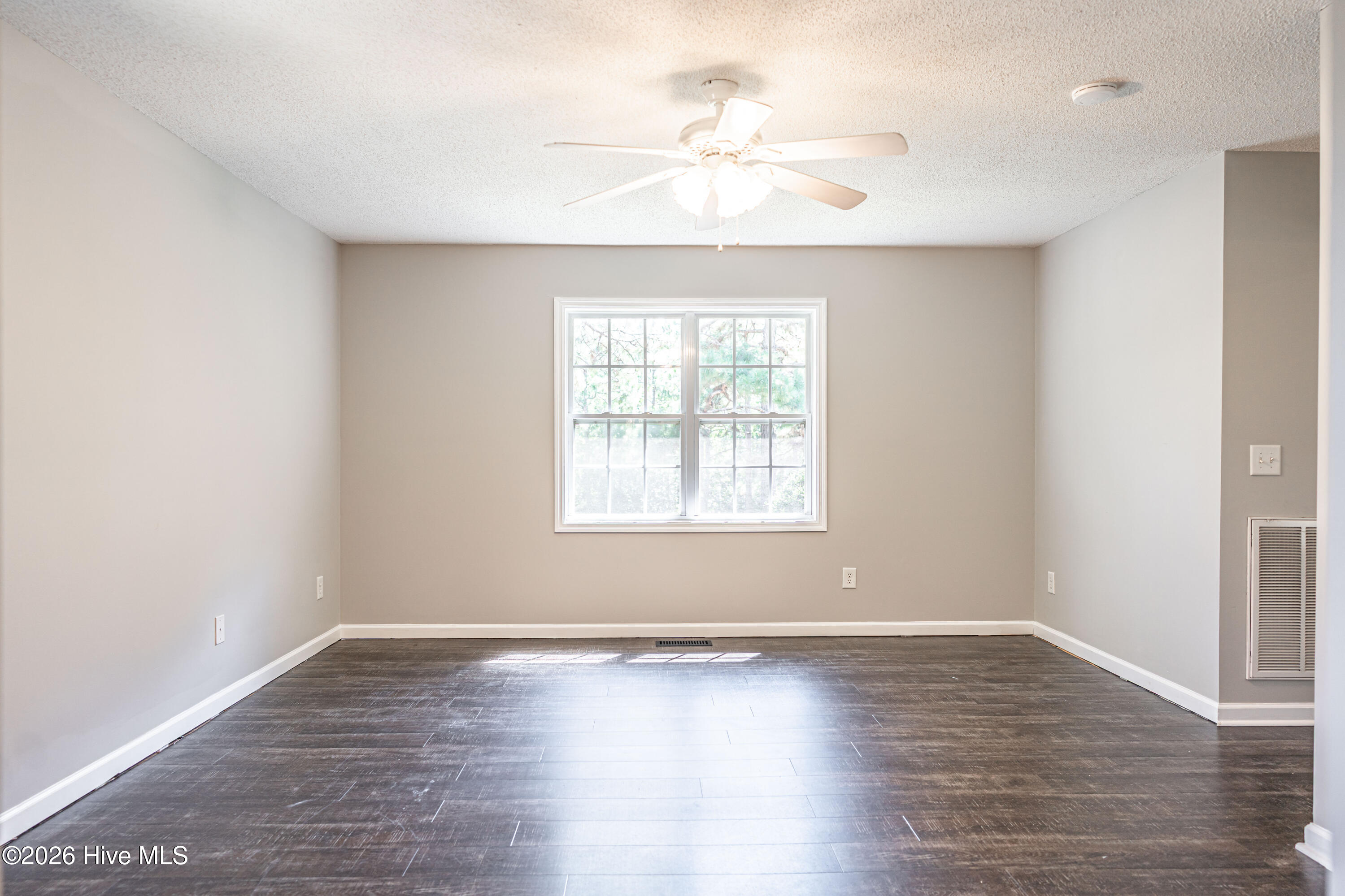 102 Sheffield Lane Property Photo 18