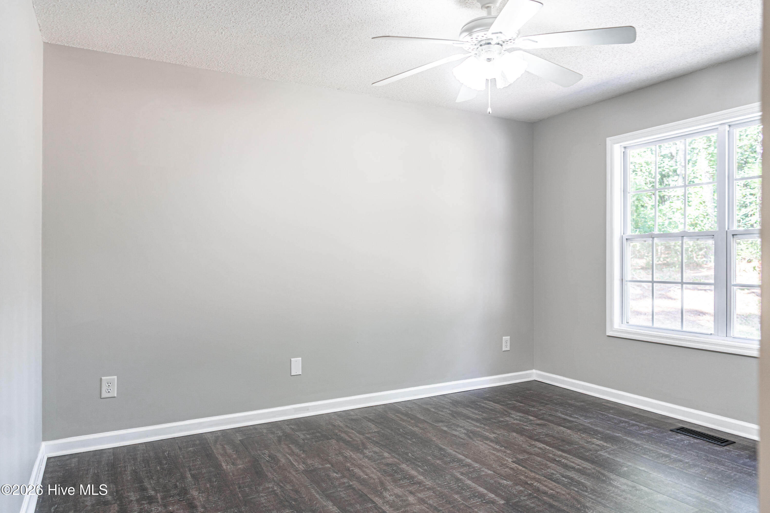 102 Sheffield Lane Property Photo 23