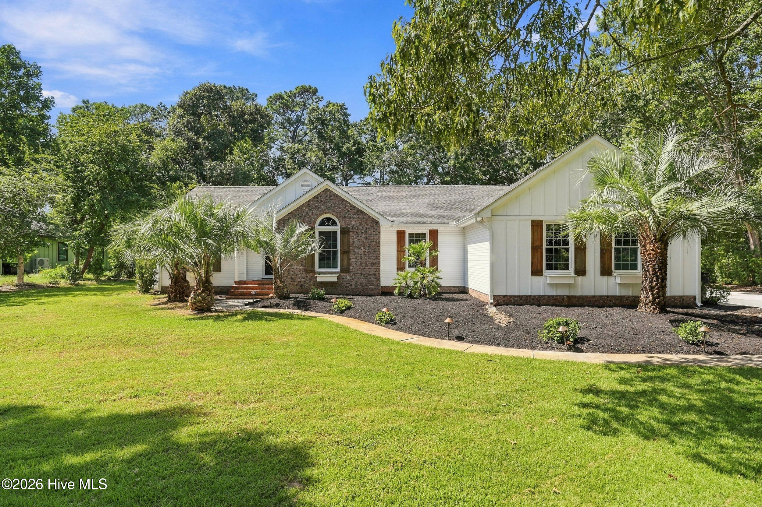 613 Ravenswood Road Property Photo 1