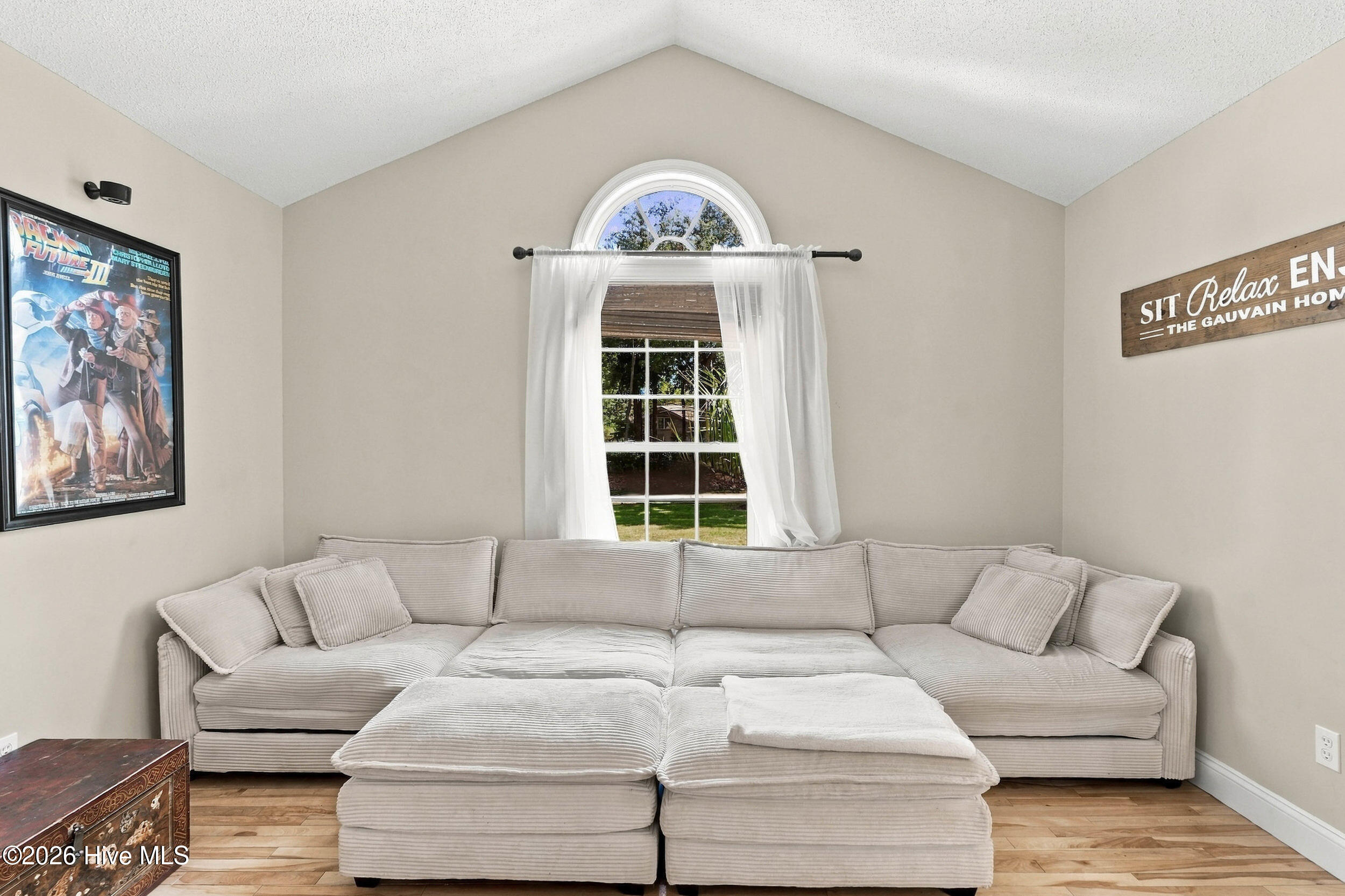 613 Ravenswood Road Property Photo 8