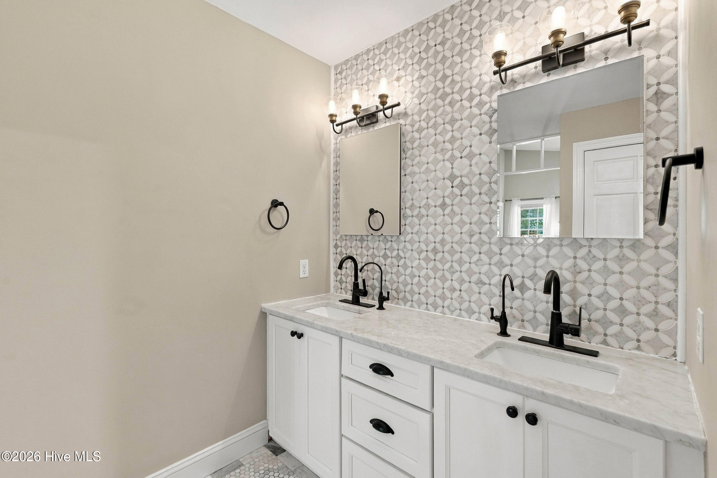 613 Ravenswood Road Property Photo 39