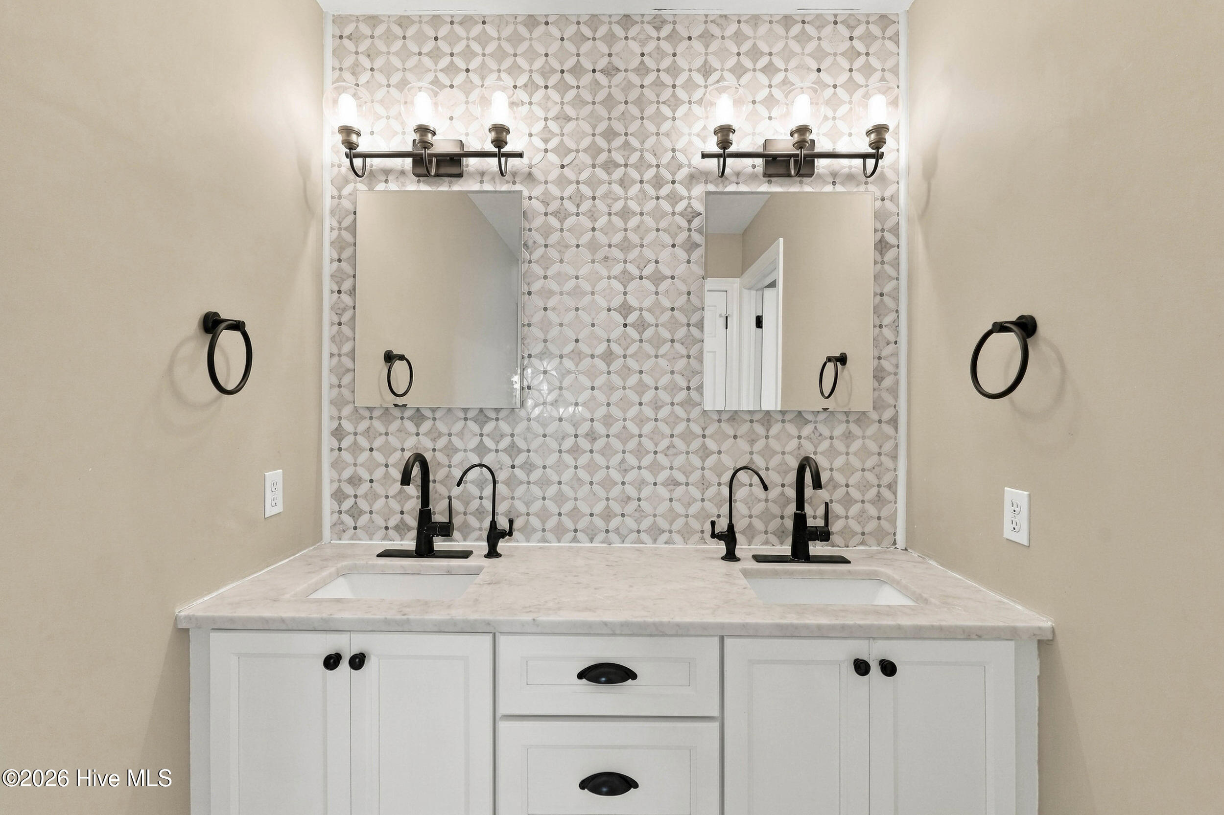 613 Ravenswood Road Property Photo 40