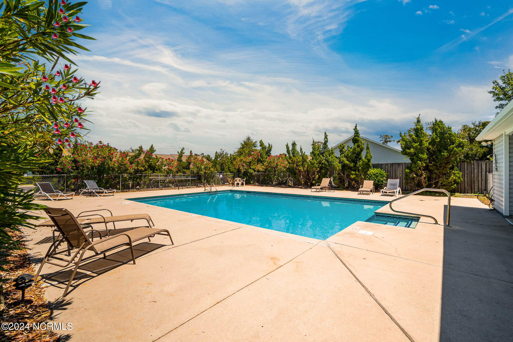 702 Courtyard E Property Photo 4