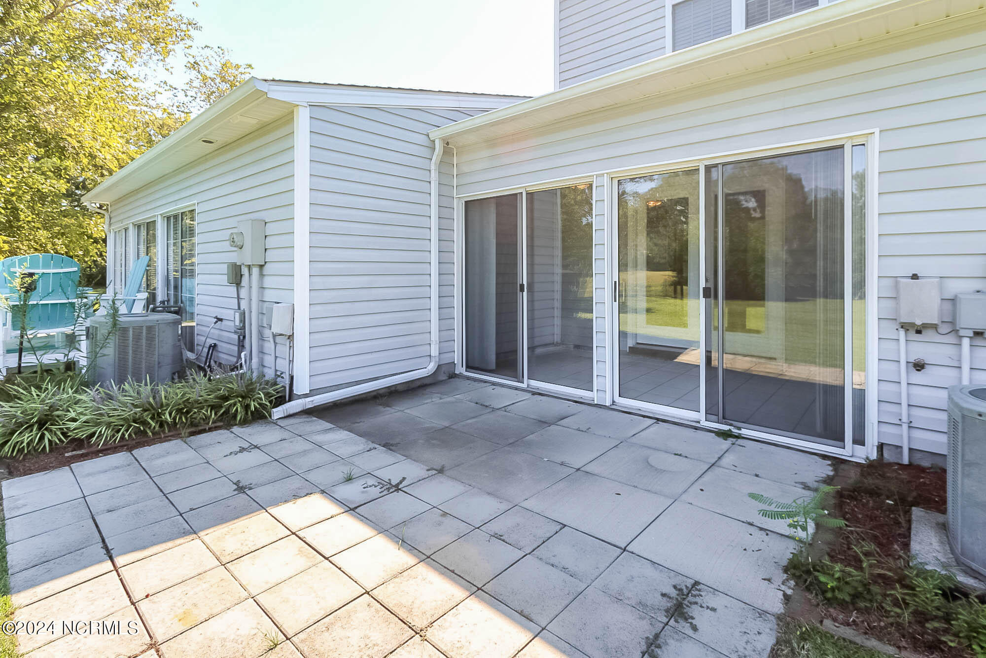 702 Courtyard E Property Photo 8