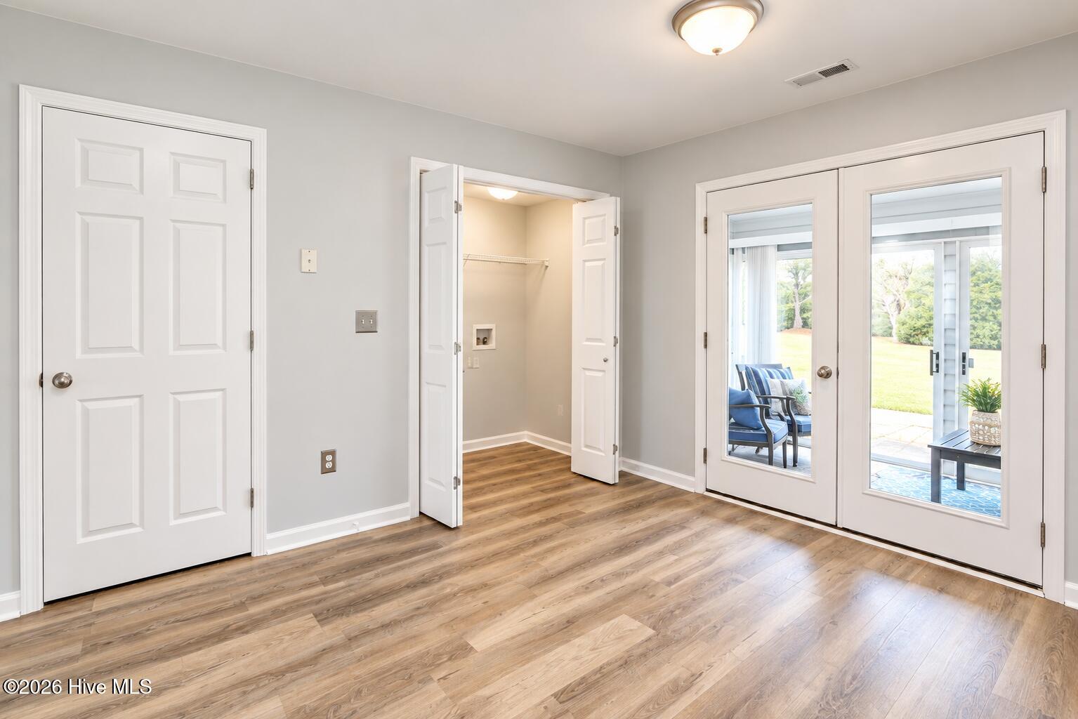 702 Courtyard E Property Photo 21