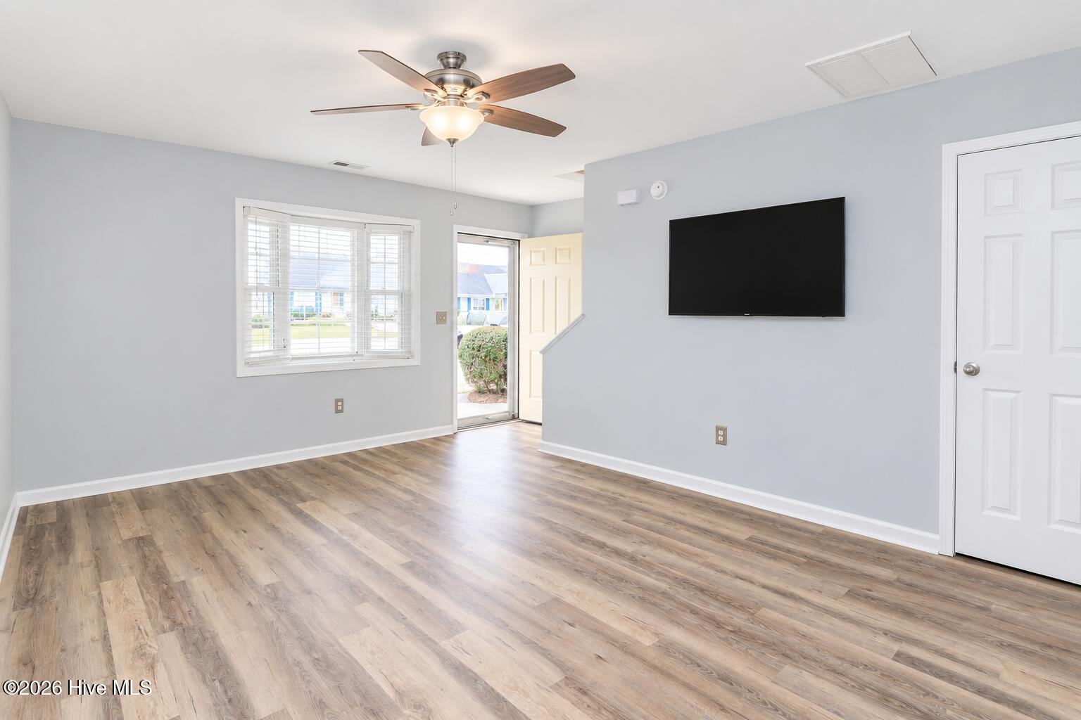 702 Courtyard E Property Photo 23