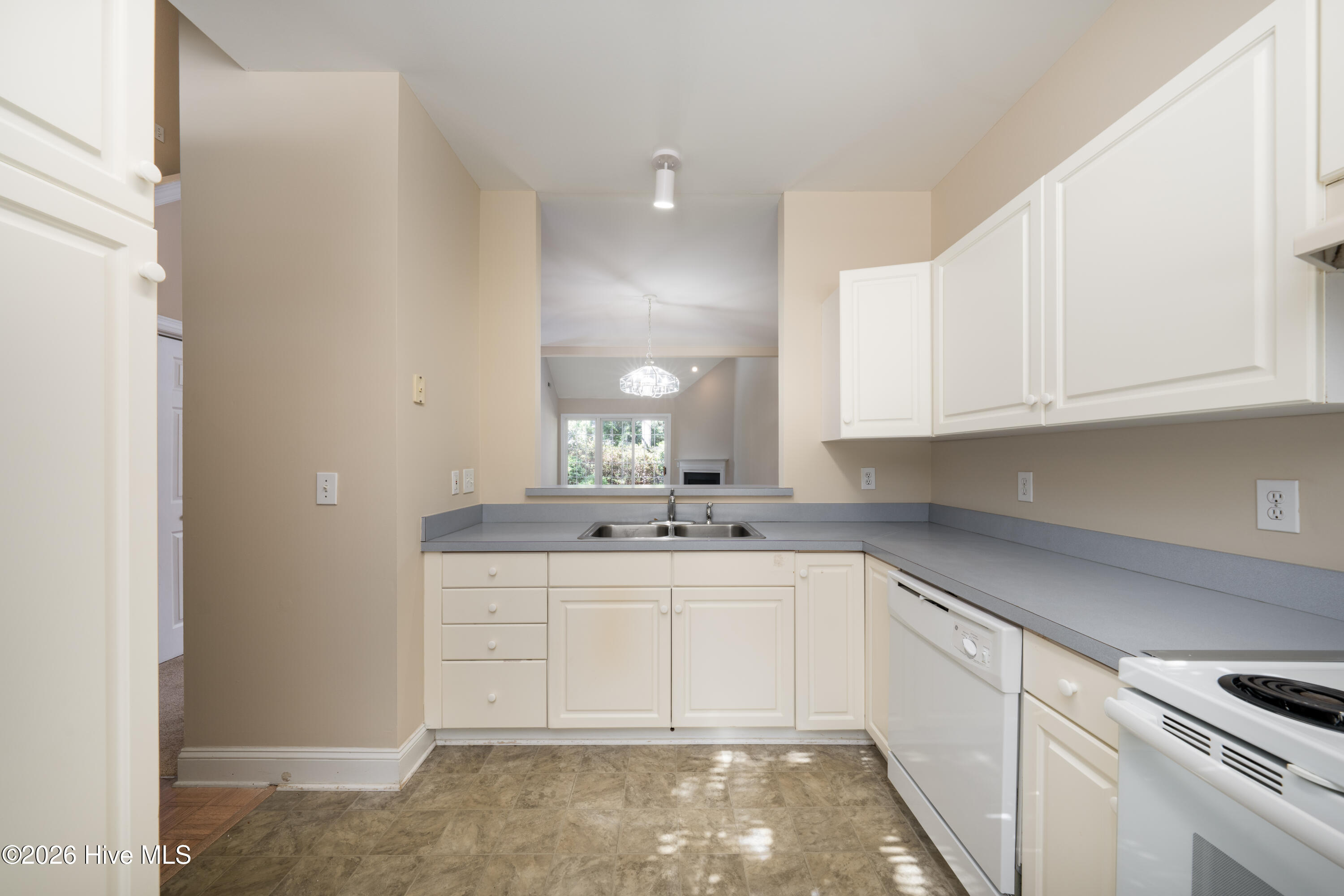 233 Racine Drive Unit 24 Property Photo 5