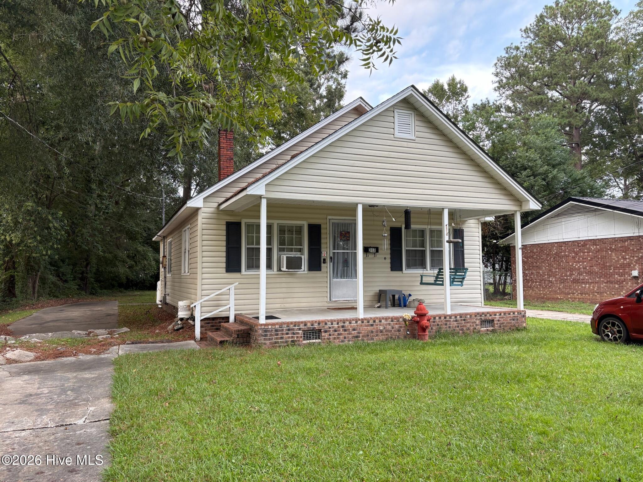 217 & 219 E Lewis Street Property Photo 1