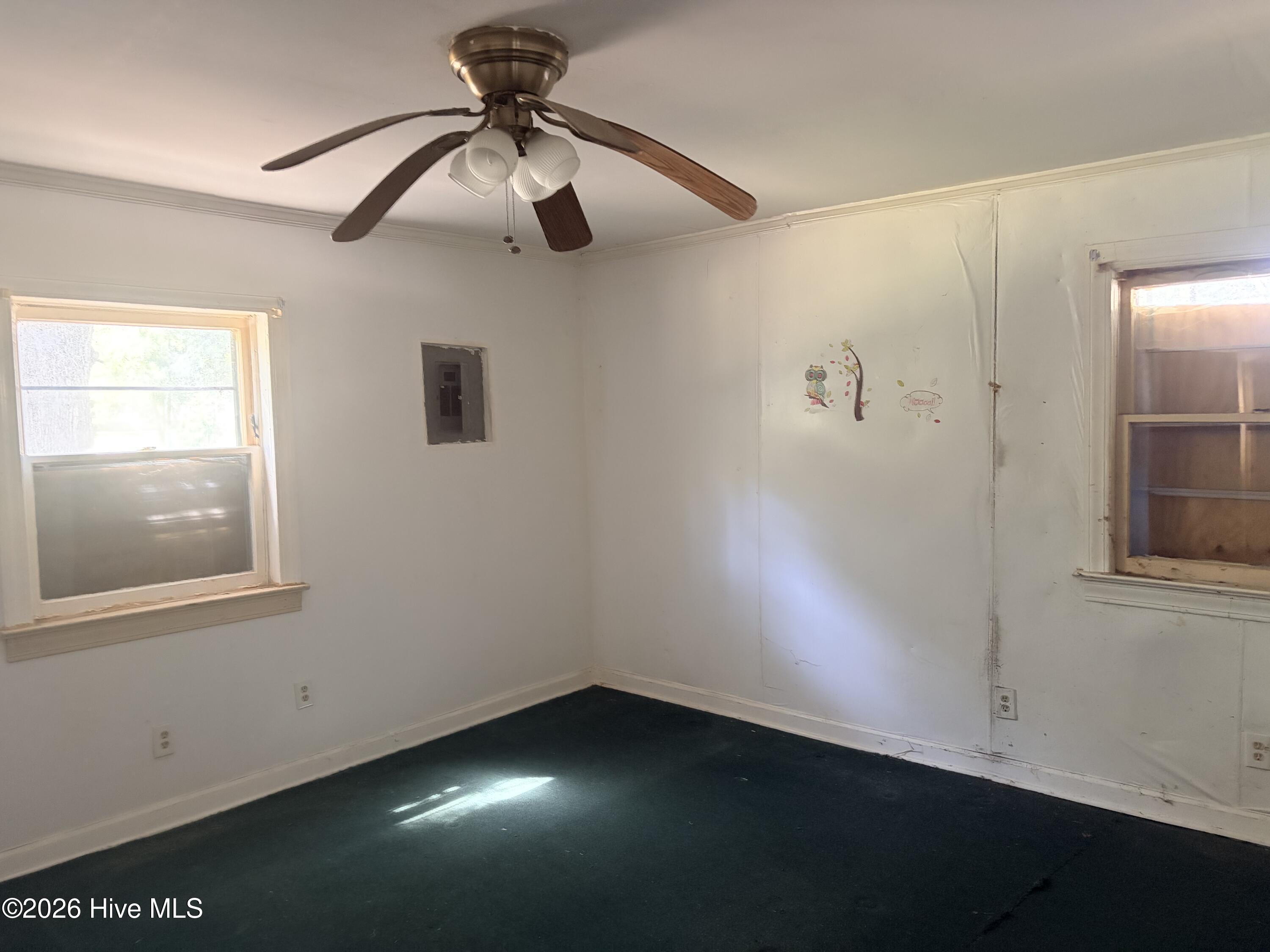 1219 E Holly Street Property Photo 4