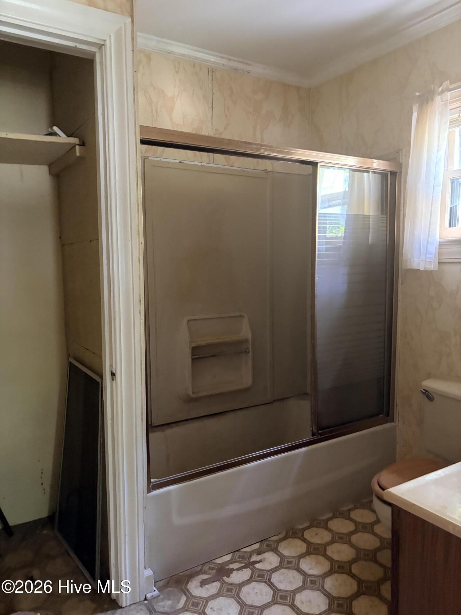 1219 E Holly Street Property Photo 5