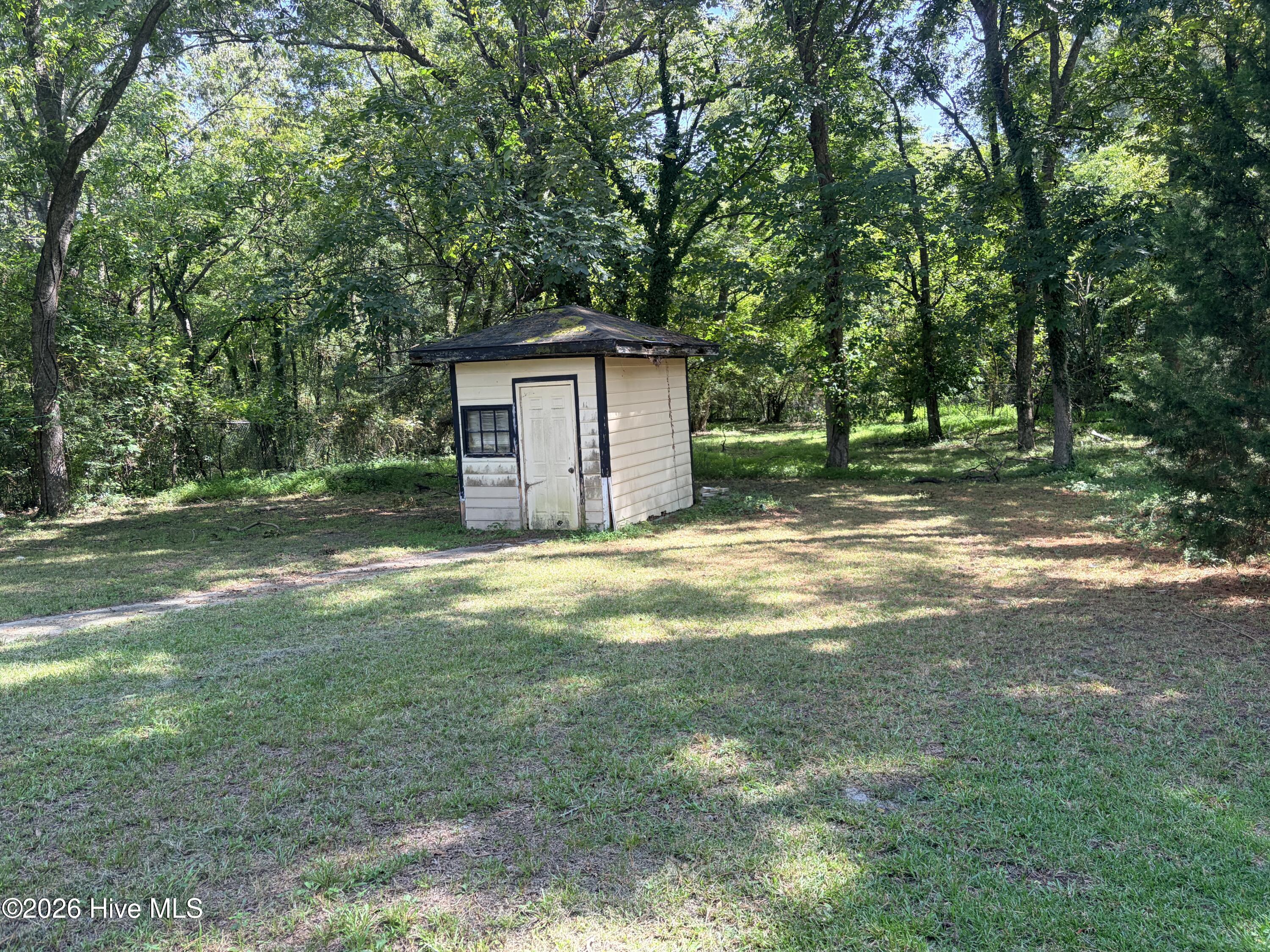 1219 E Holly Street Property Photo 6