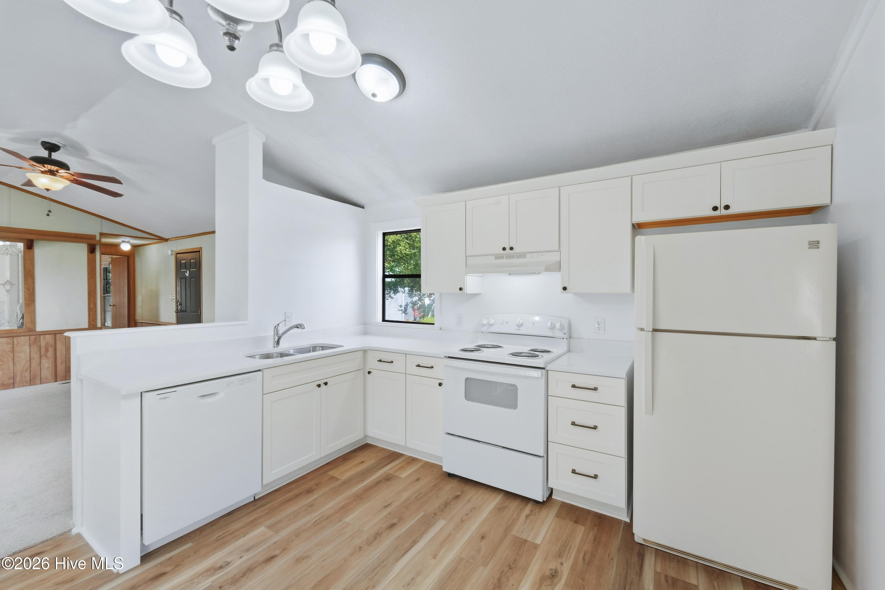 125 Seashore Drive Property Photo 6