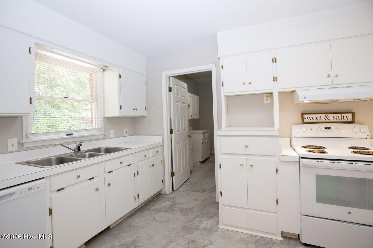 360 Spring Lake Drive Property Photo 11