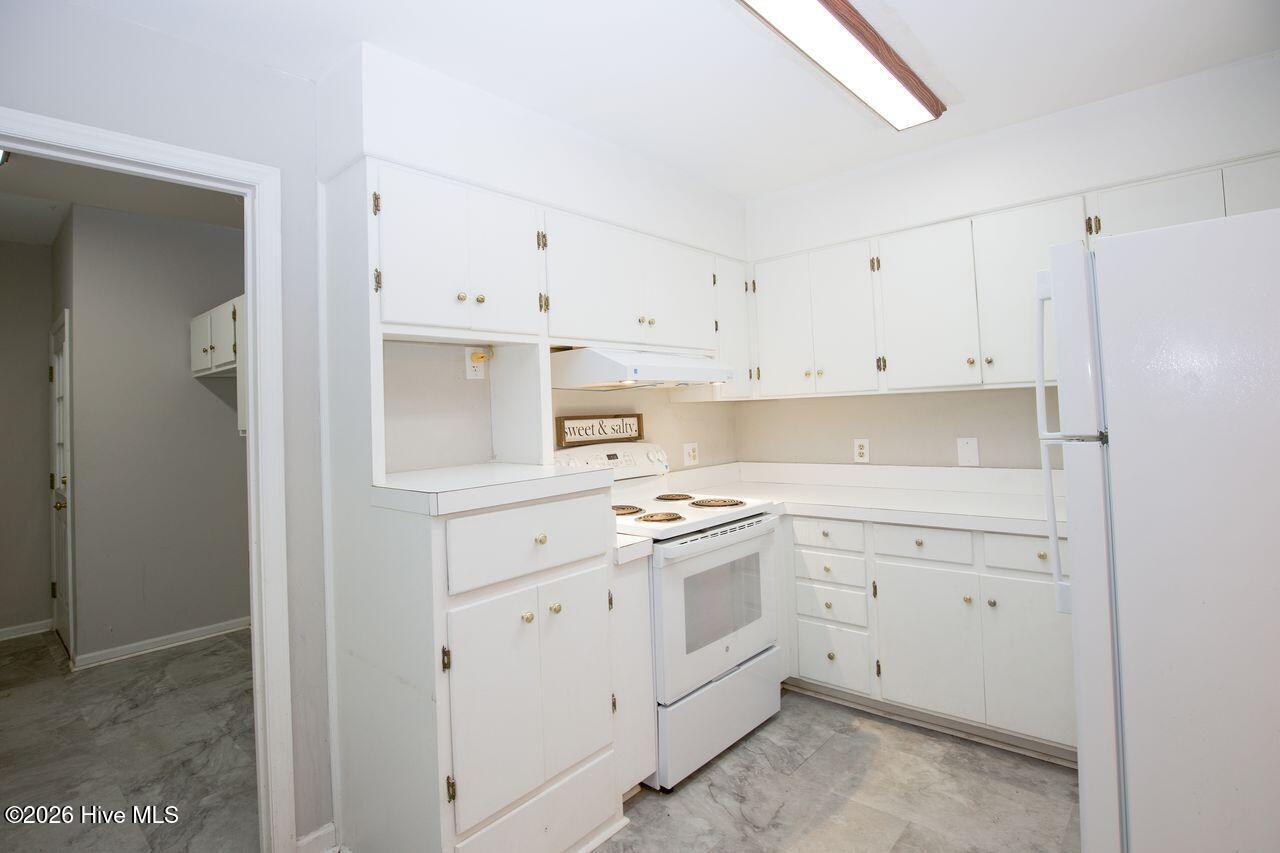 360 Spring Lake Drive Property Photo 12