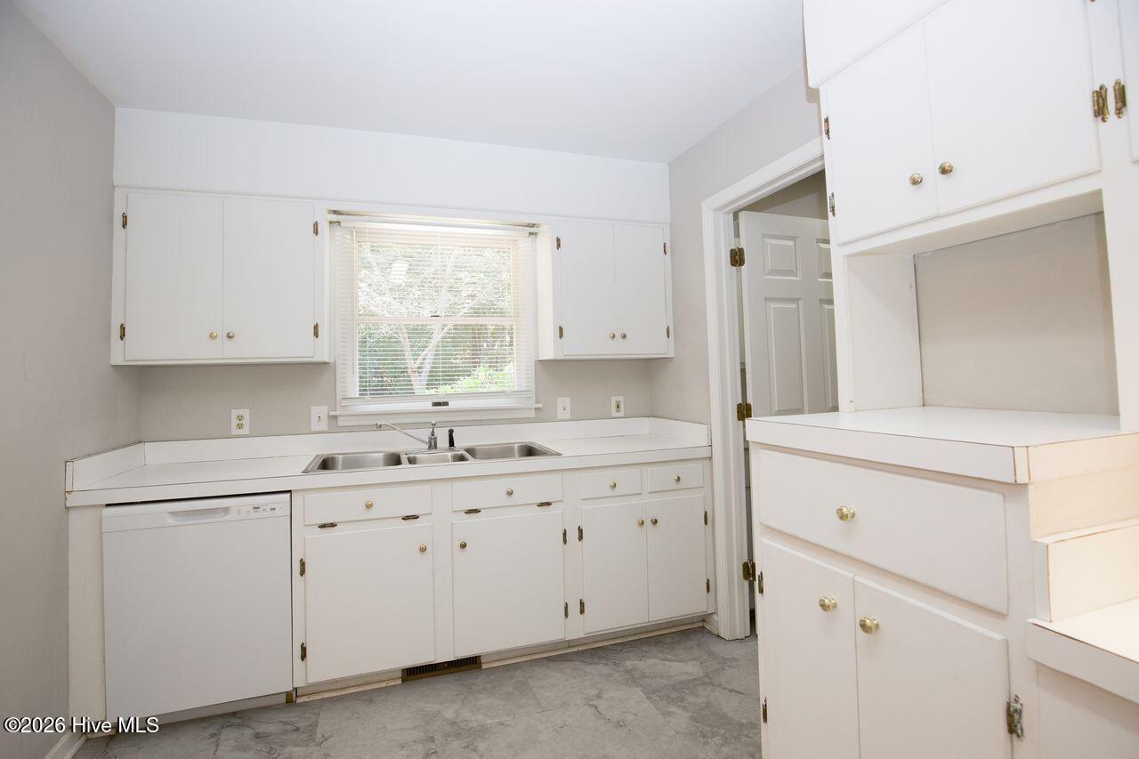 360 Spring Lake Drive Property Photo 14