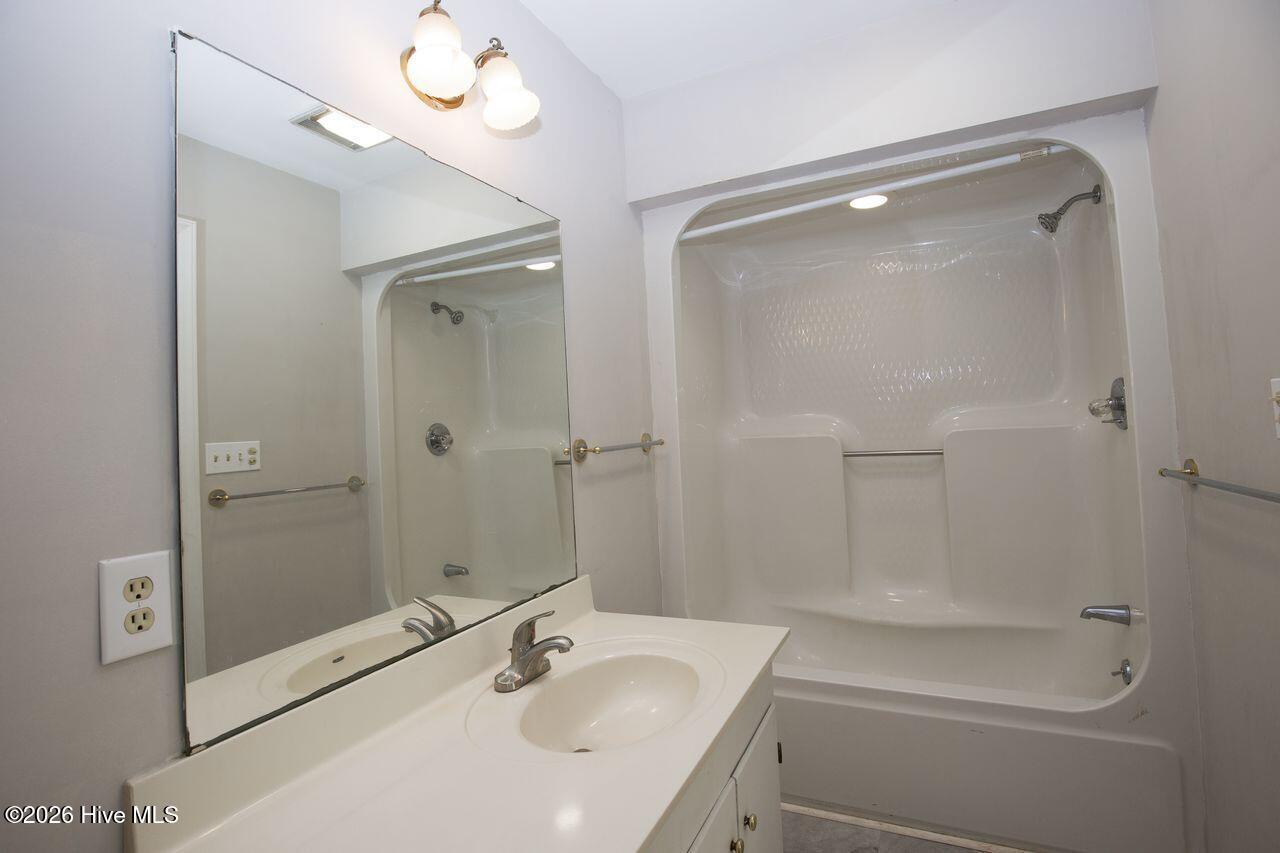 360 Spring Lake Drive Property Photo 23