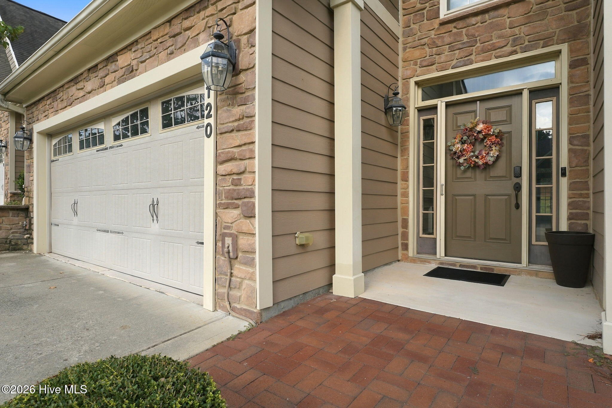 120 Shadow Creek Court Property Photo 2