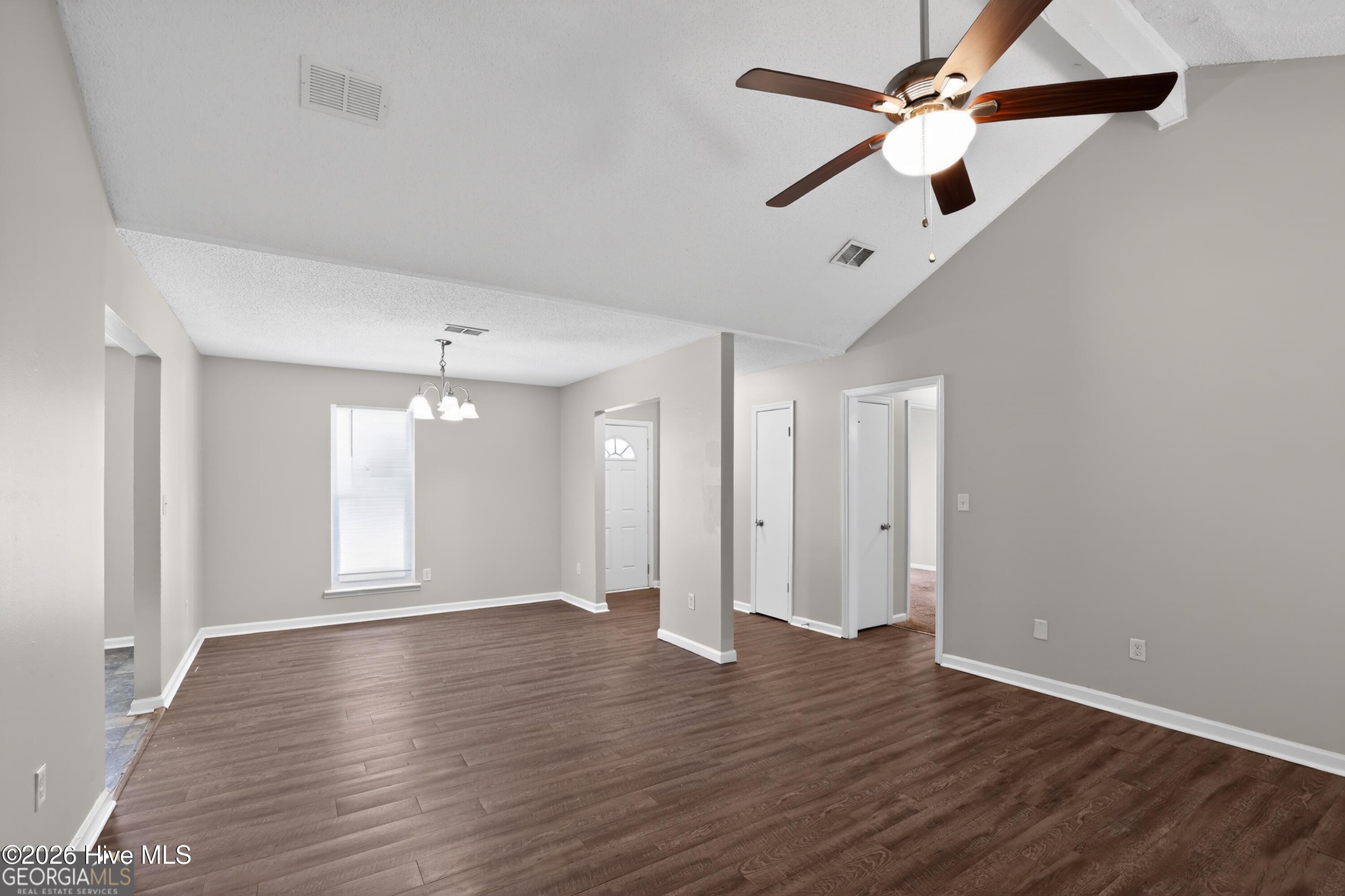 3016 Mistletoe Avenue Property Photo 3