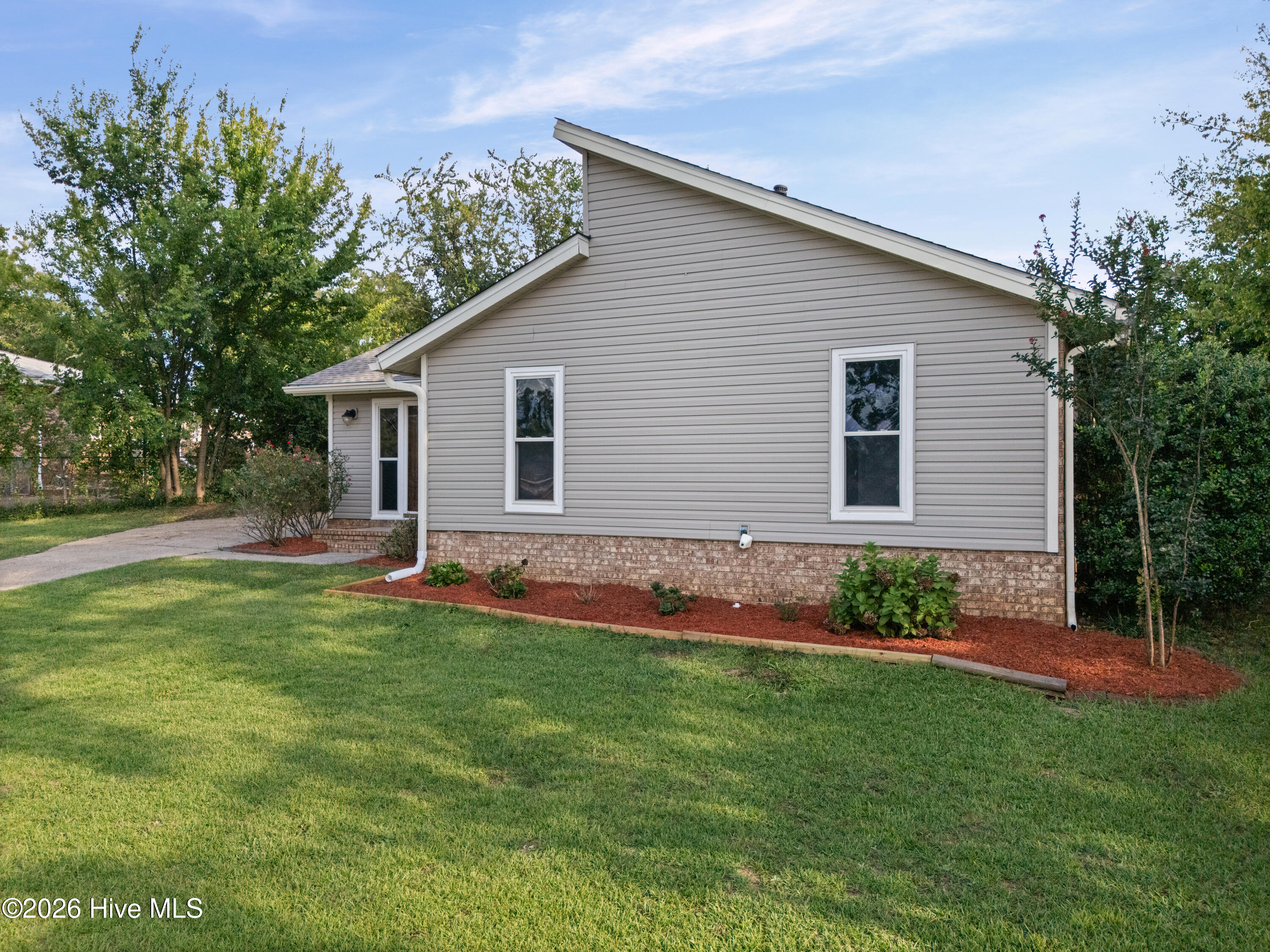 309 E Wynngate Drive E Property Photo 2