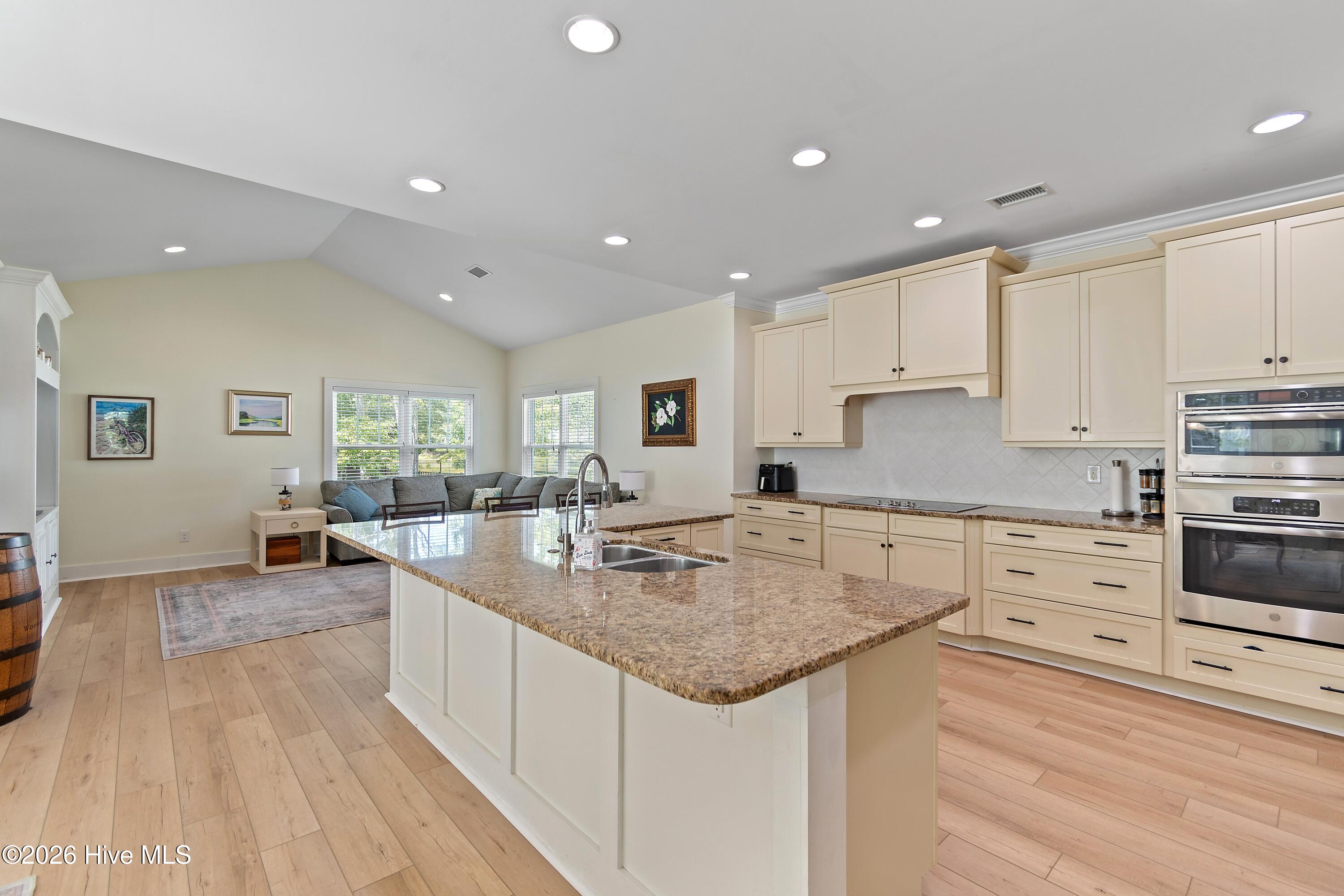 634 Ashbury Drive Se Property Photo 6