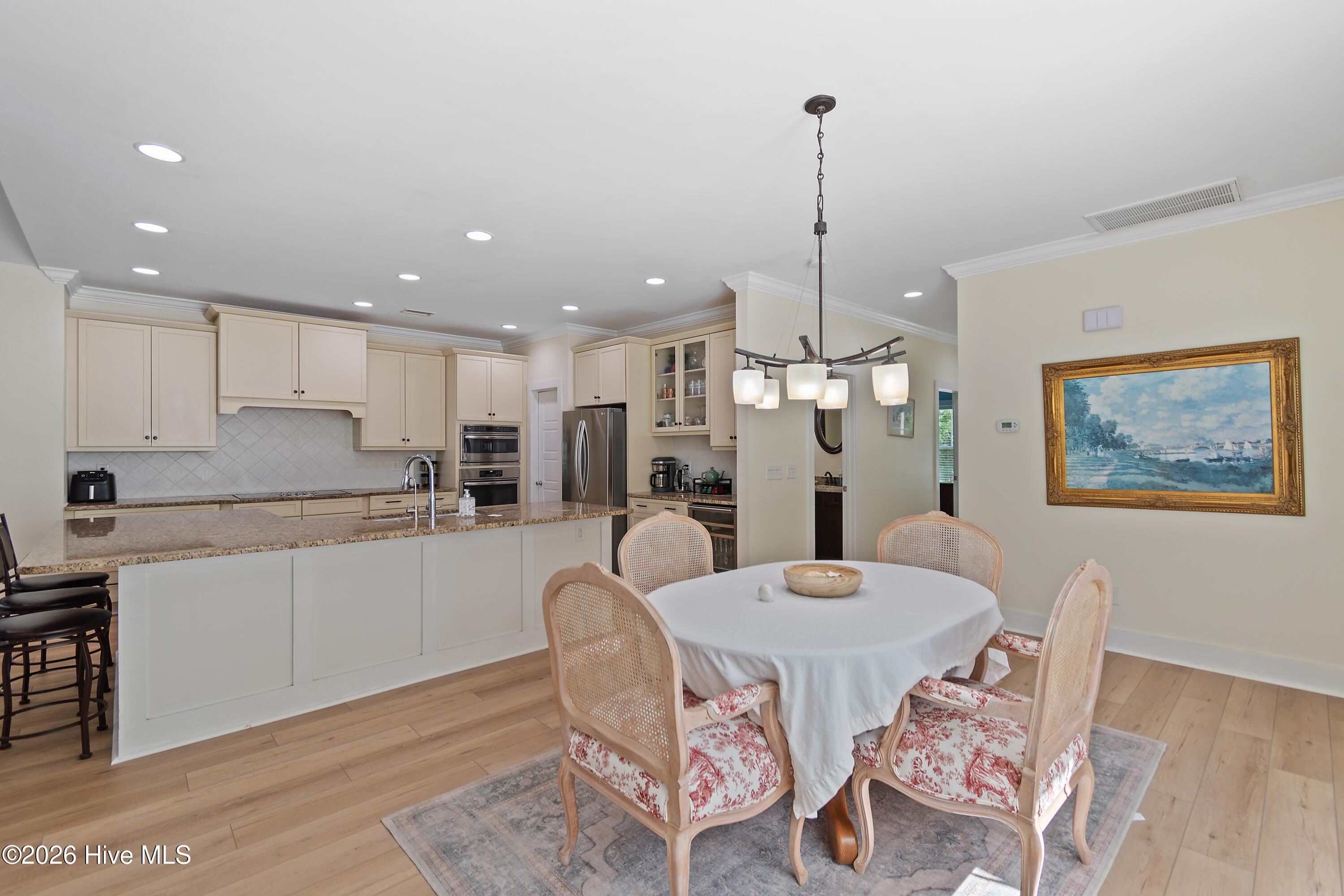 634 Ashbury Drive Se Property Photo 8