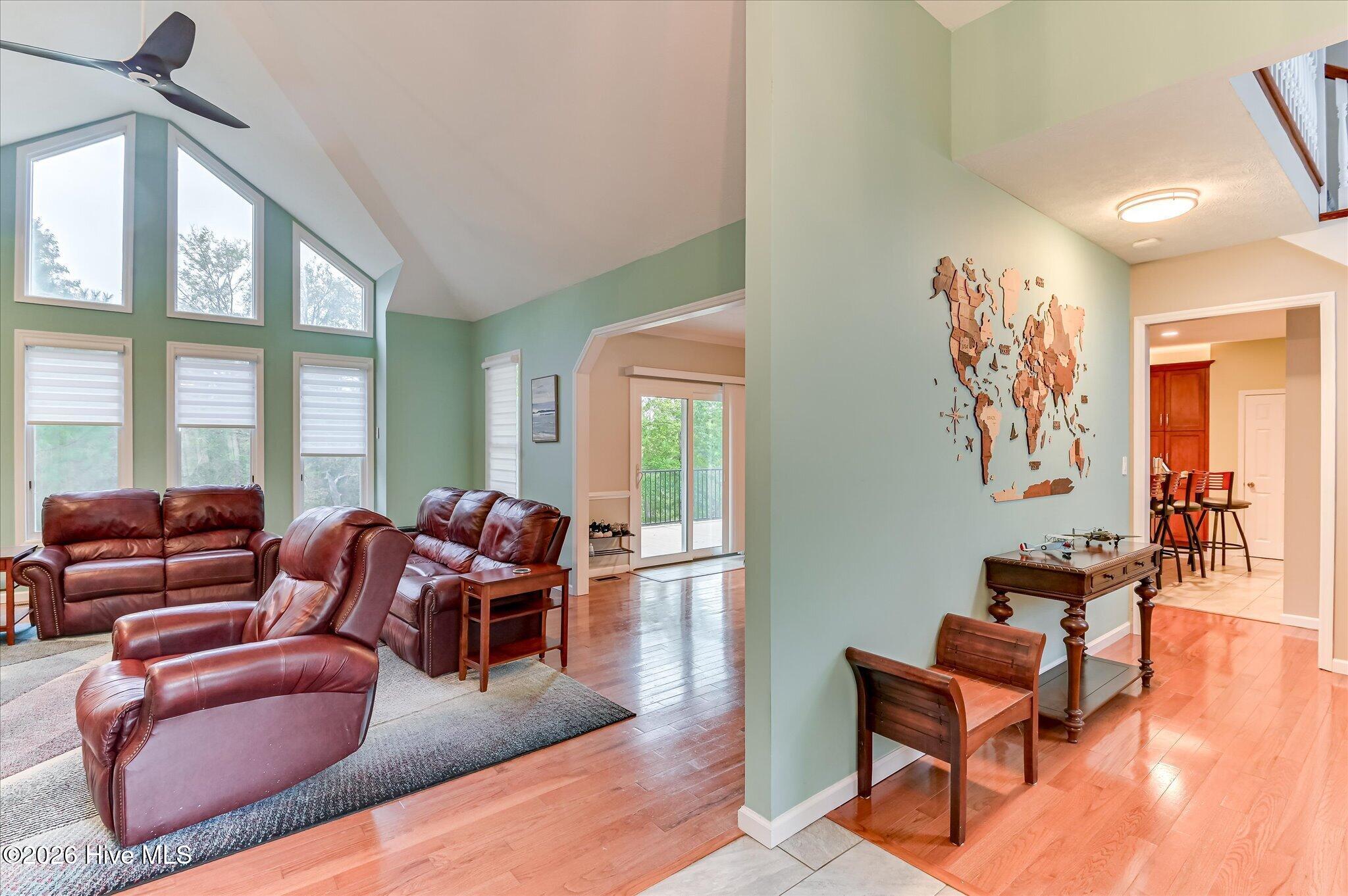 124 Waters Edge Drive Property Photo 3