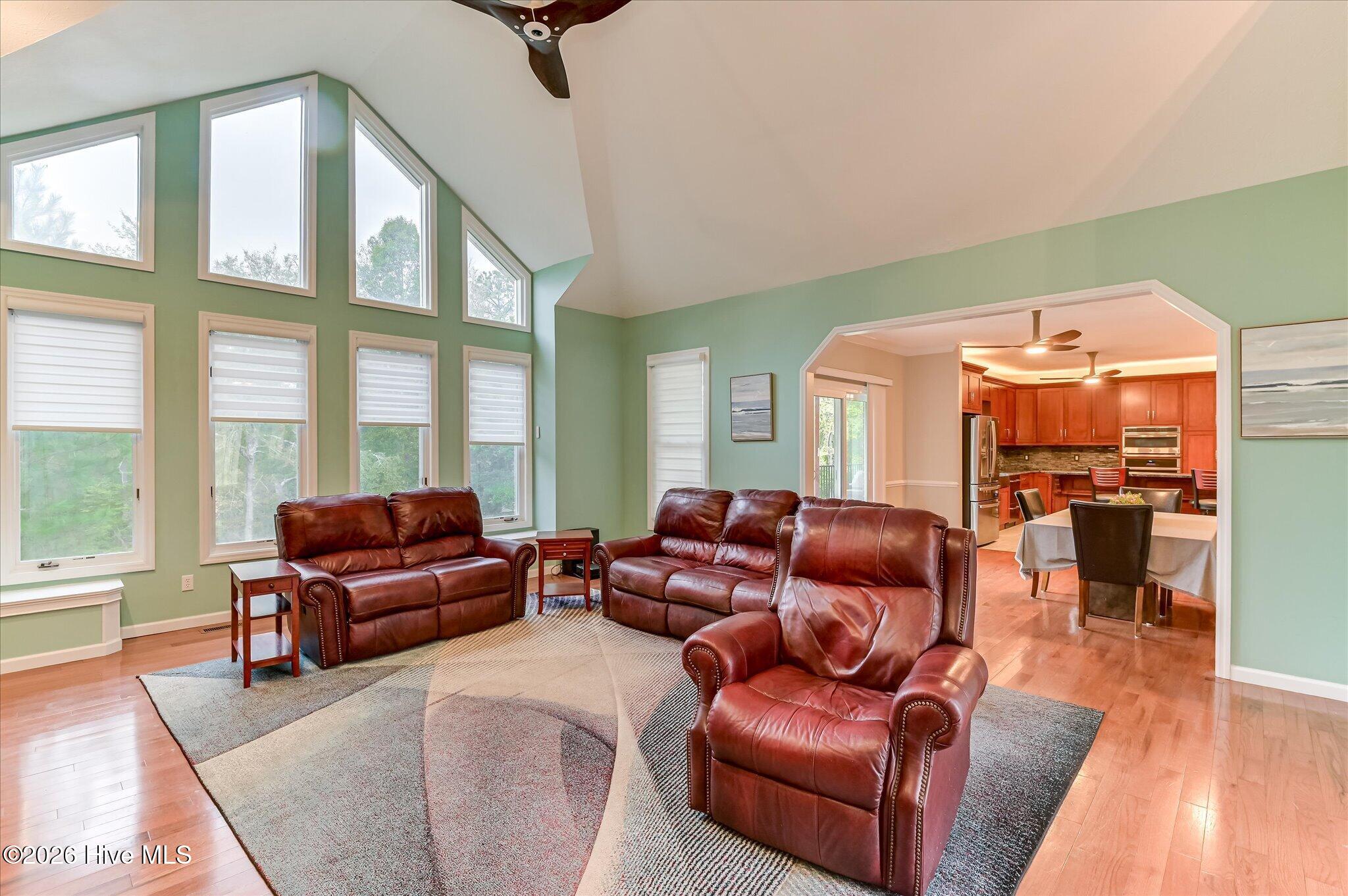 124 Waters Edge Drive Property Photo 4