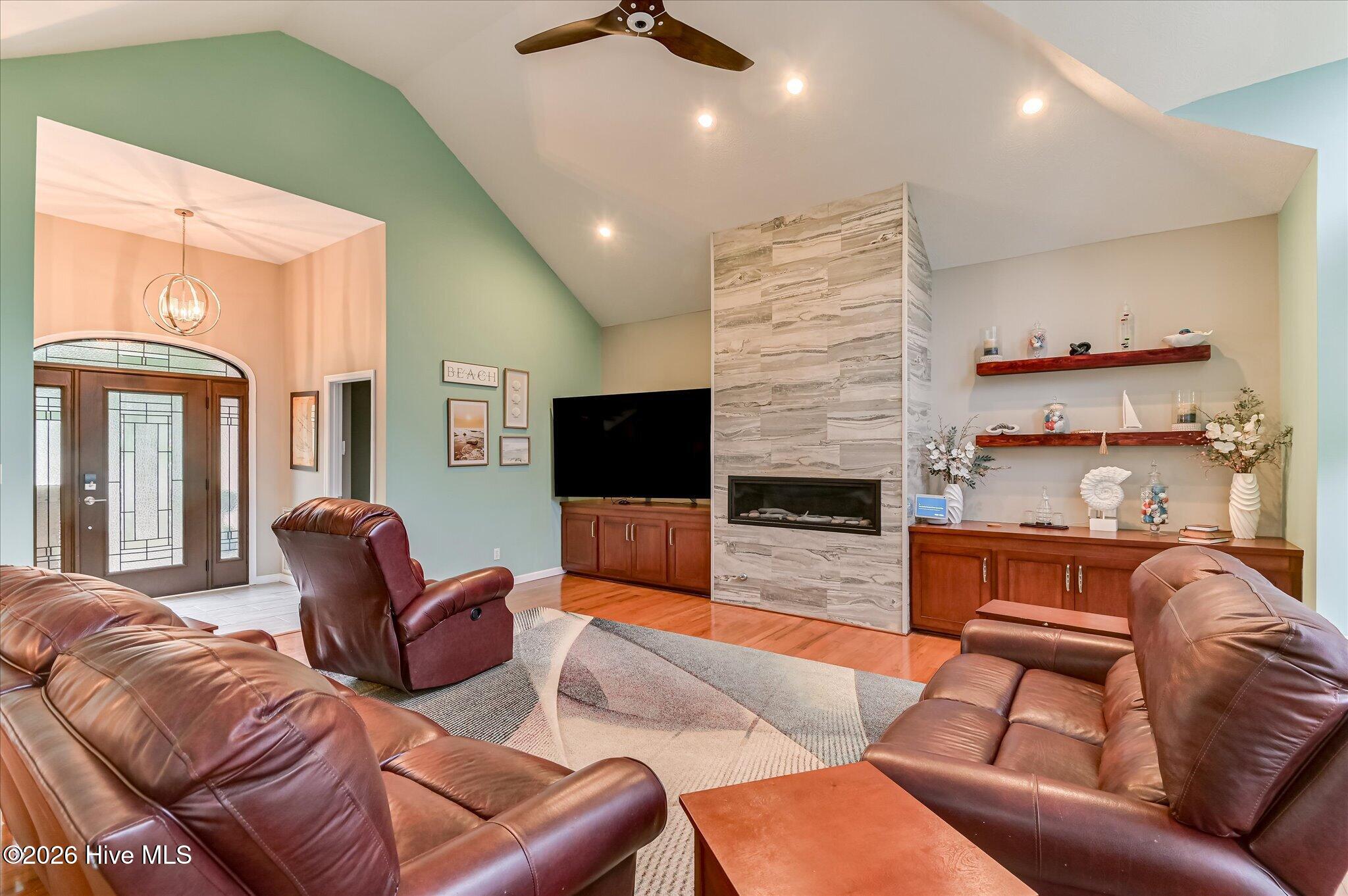 124 Waters Edge Drive Property Photo 6