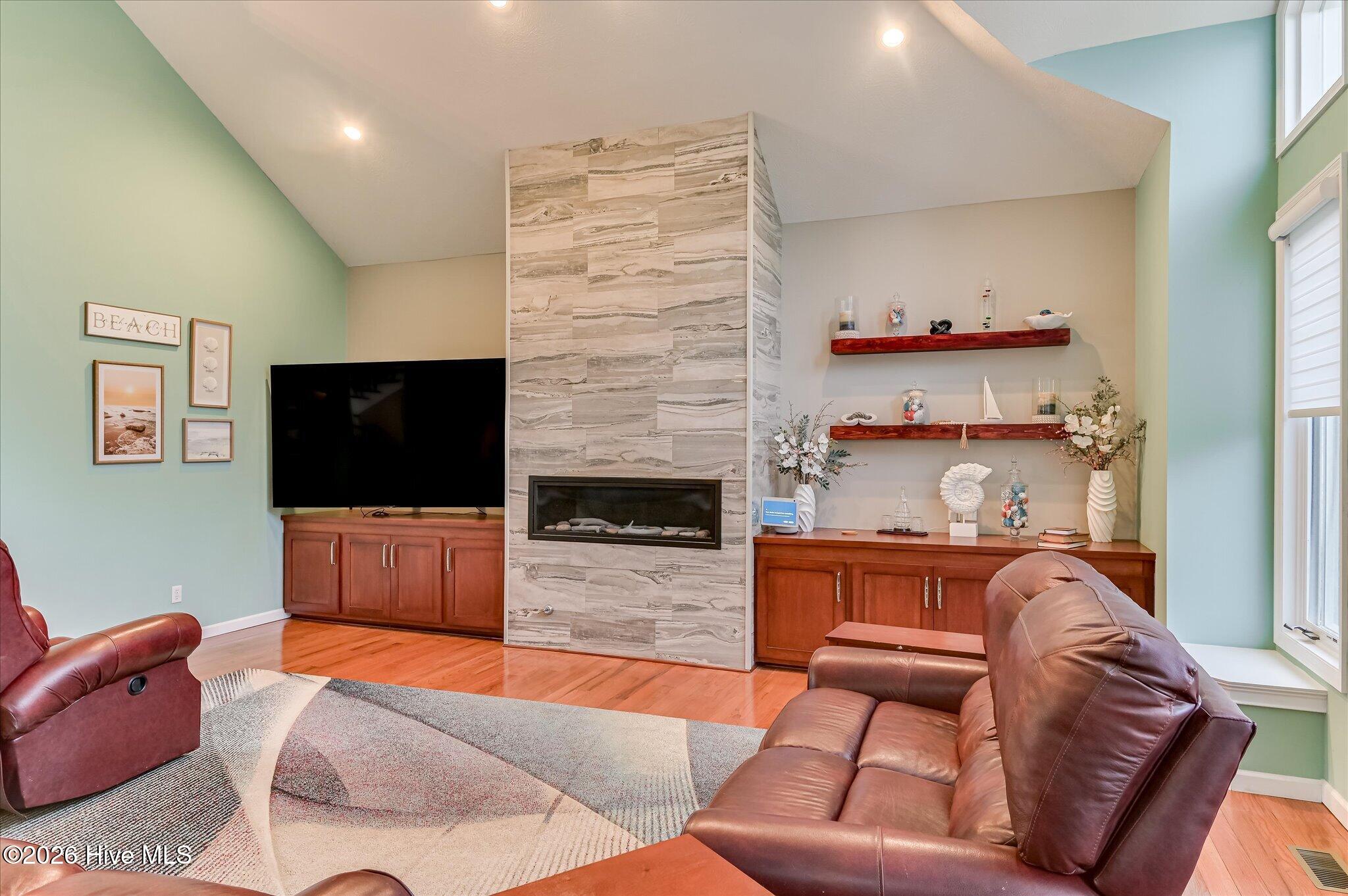 124 Waters Edge Drive Property Photo 7