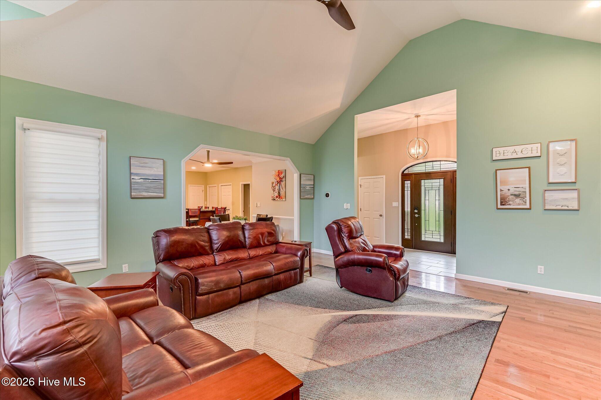 124 Waters Edge Drive Property Photo 8