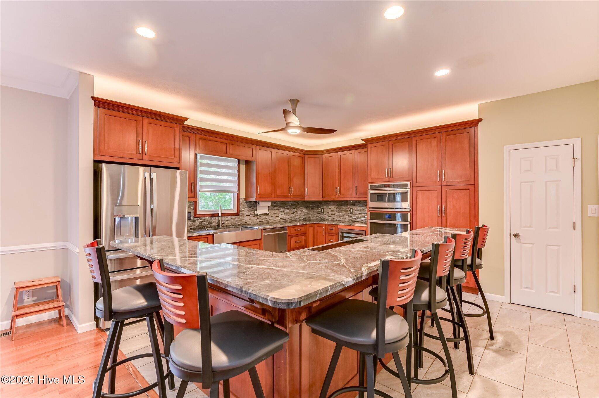 124 Waters Edge Drive Property Photo 11