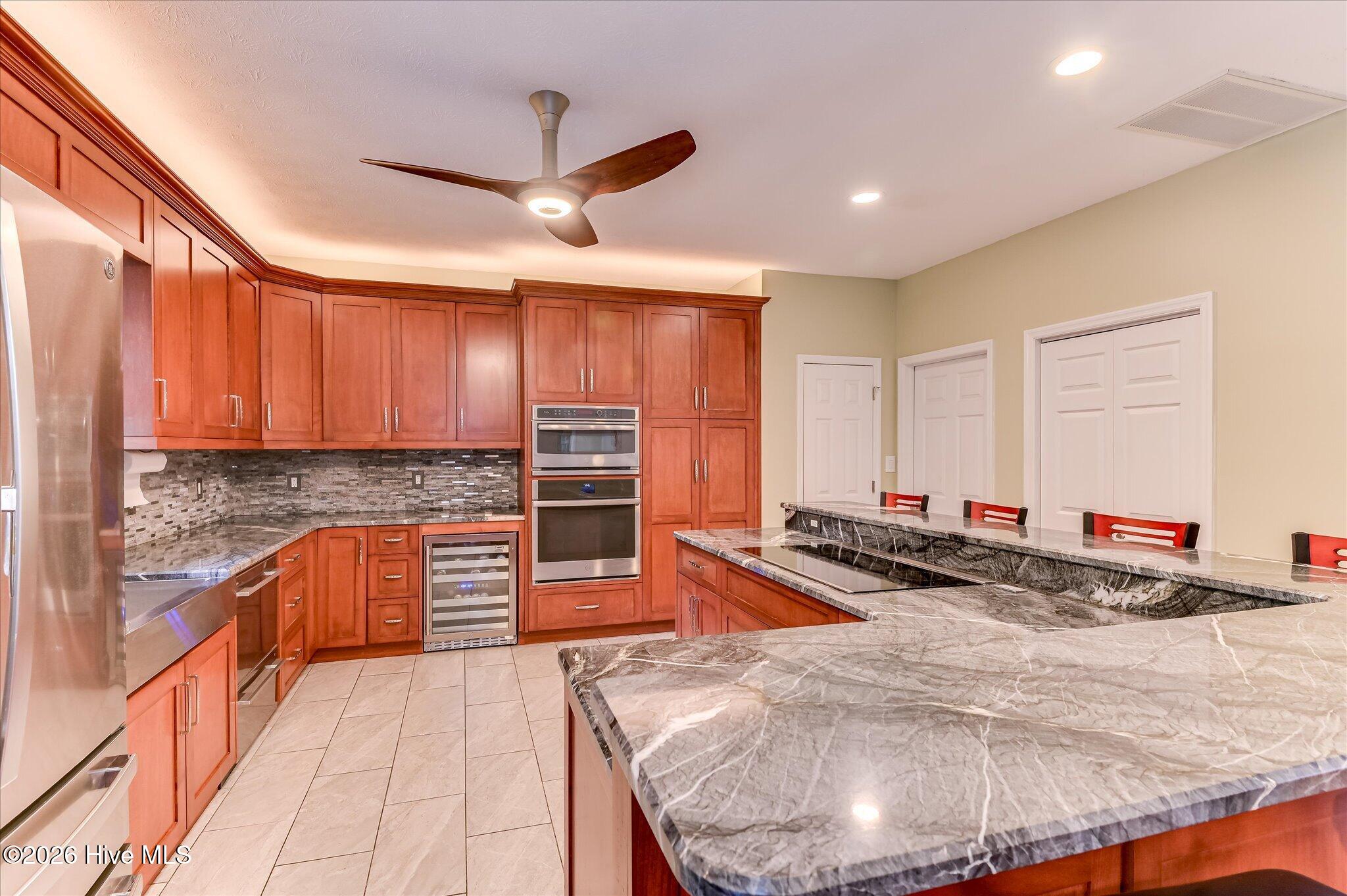 124 Waters Edge Drive Property Photo 12