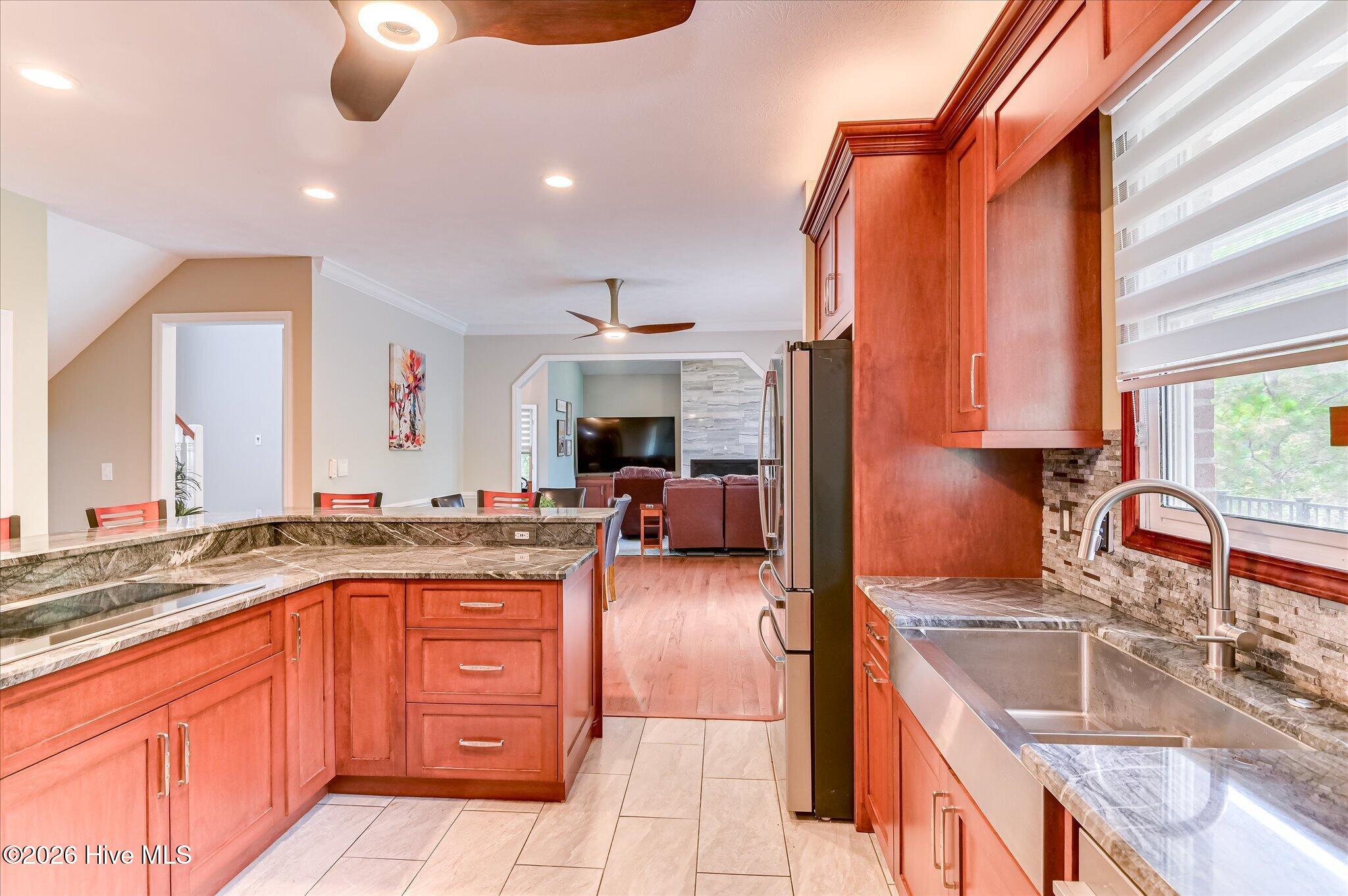 124 Waters Edge Drive Property Photo 14