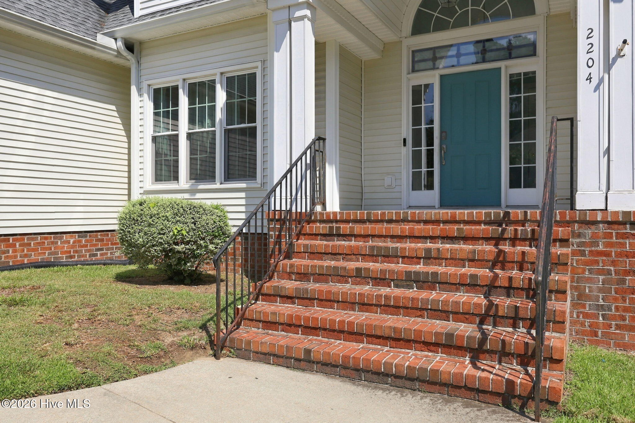 2204 Saddle Ridge Place Property Photo 3