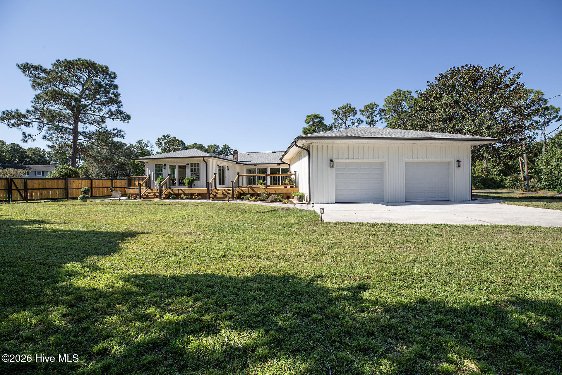 701 Pine Valley Drive Property Photo 3