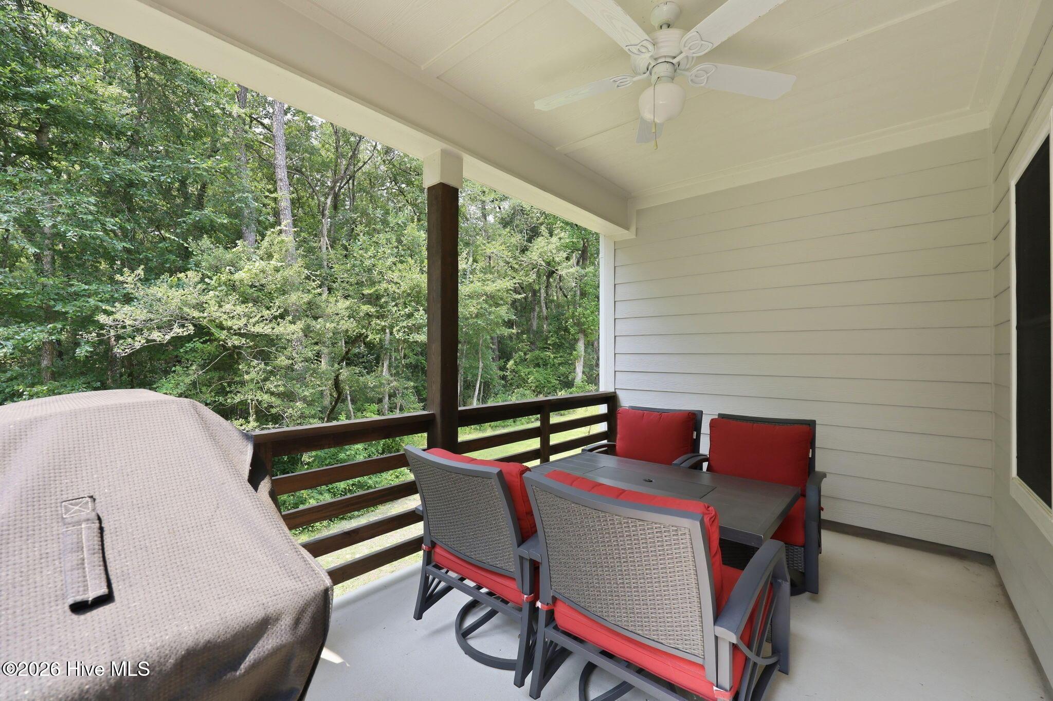 942 Greenbriar Drive Property Photo 34