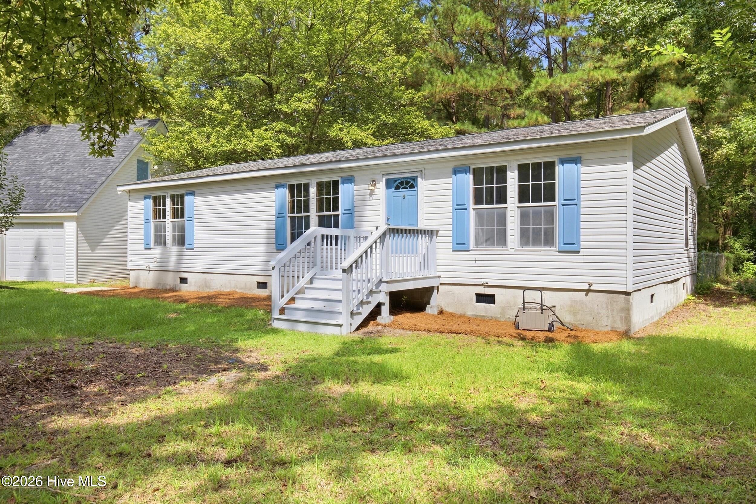 38 Thompson Court Property Photo 3