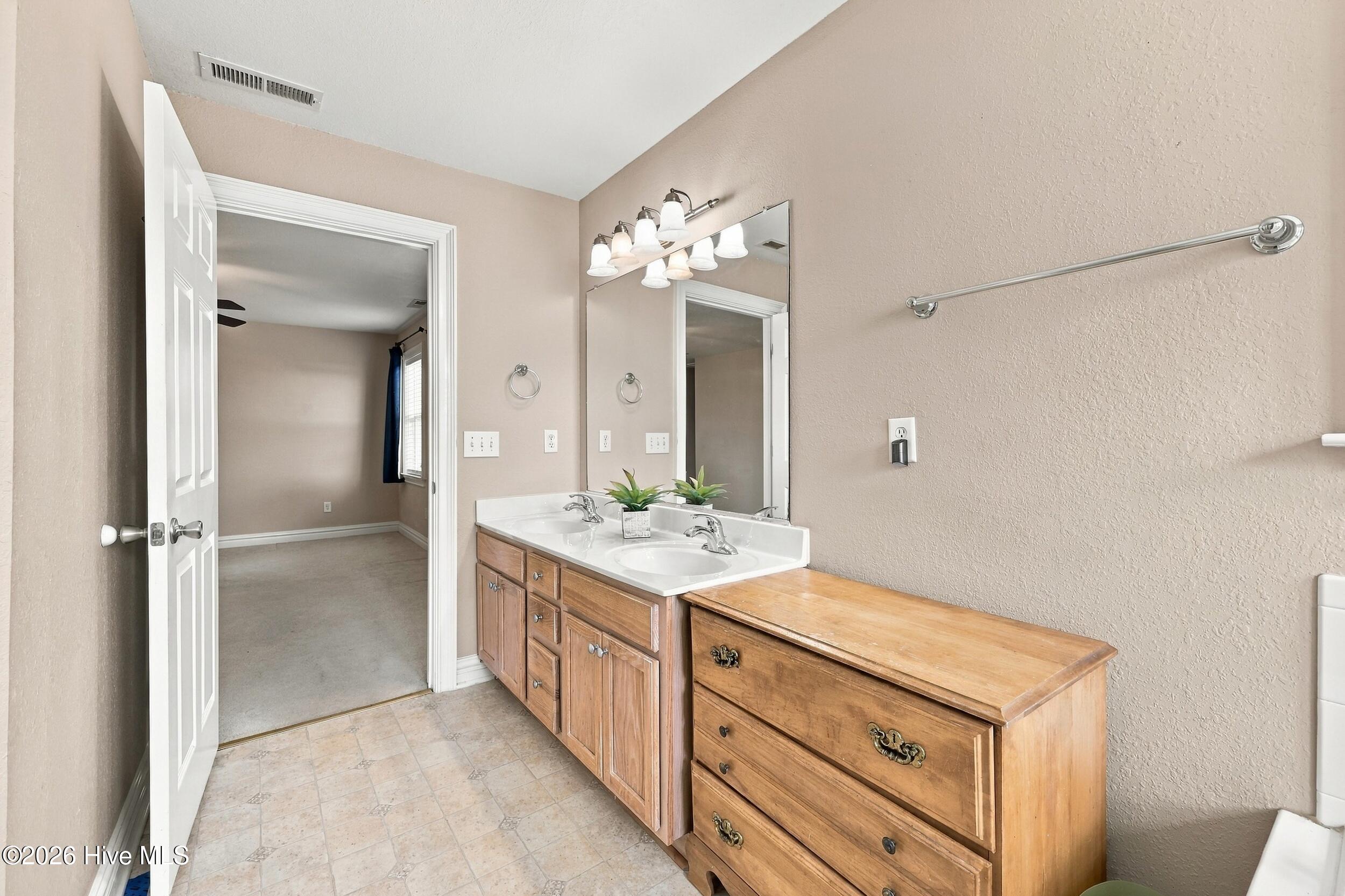 124 Camden Avenue Property Photo 36